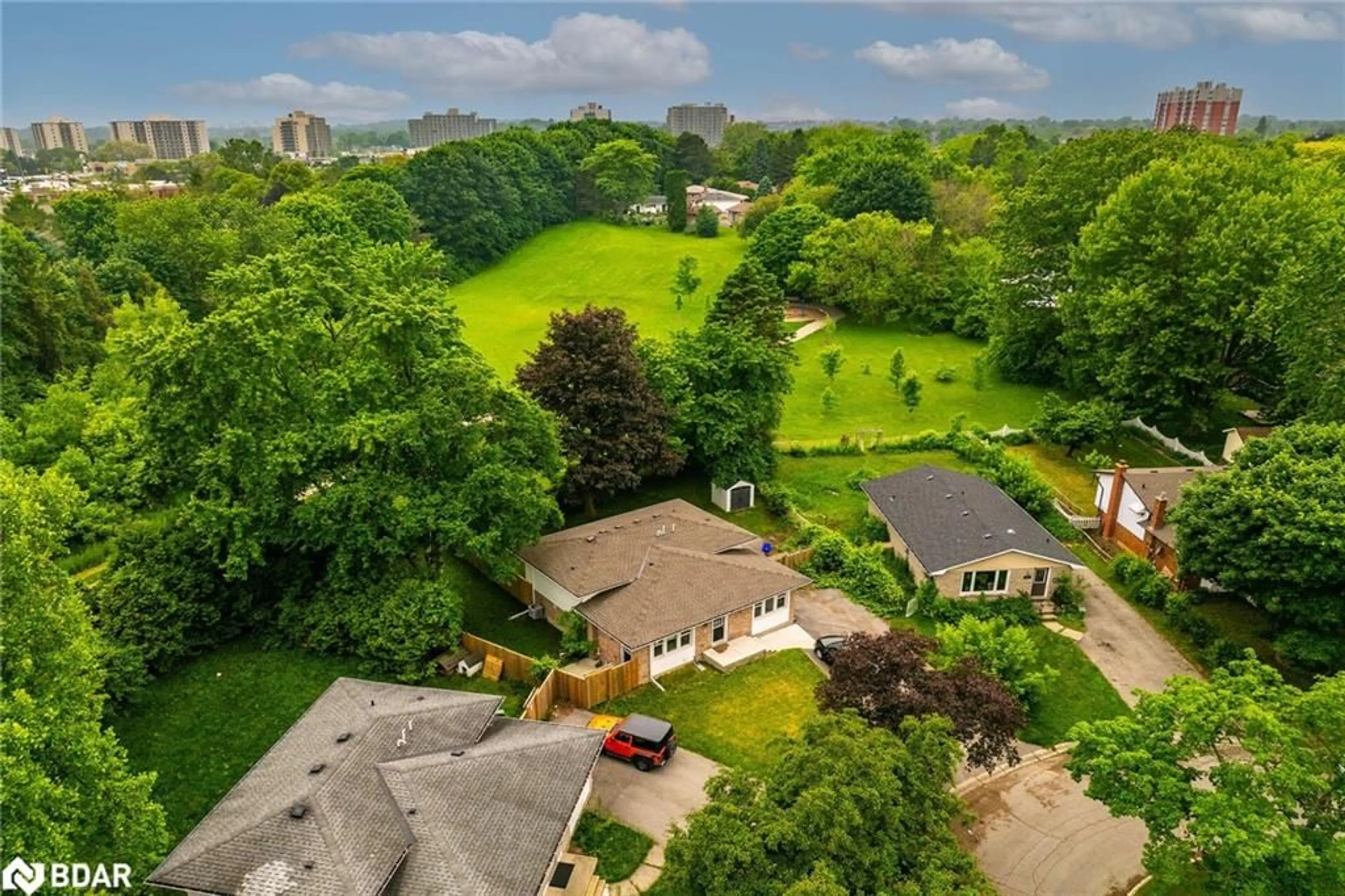 A pic from outside/outdoor area/front of a property/back of a property/a pic from drone, unknown for 407 Castlegrove Pl, London Ontario N6G 1L1
