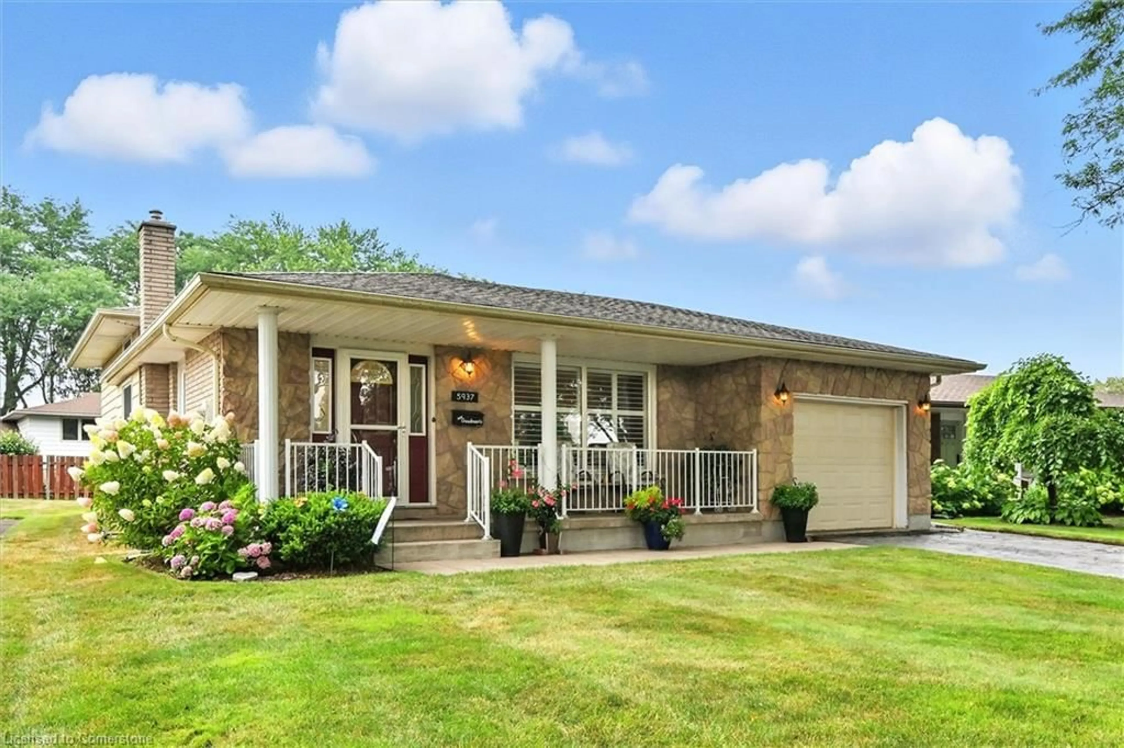 Home with vinyl exterior material, unknown for 5937 Saint Anthony Cres, Niagara Falls Ontario L2J 3X5