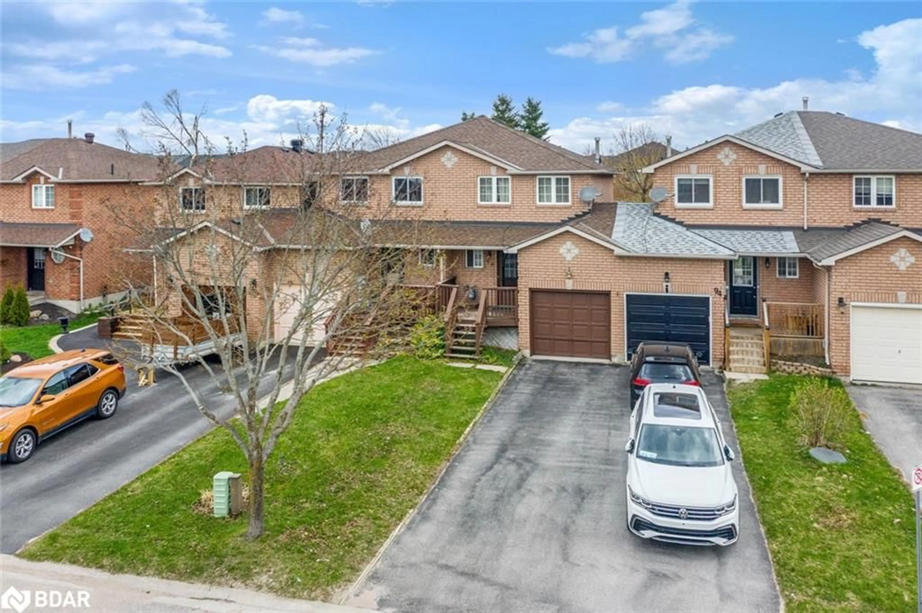 A pic from outside/outdoor area/front of a property/back of a property/a pic from drone, street for 96 Lee Cres, Barrie Ontario L4N 9Z1