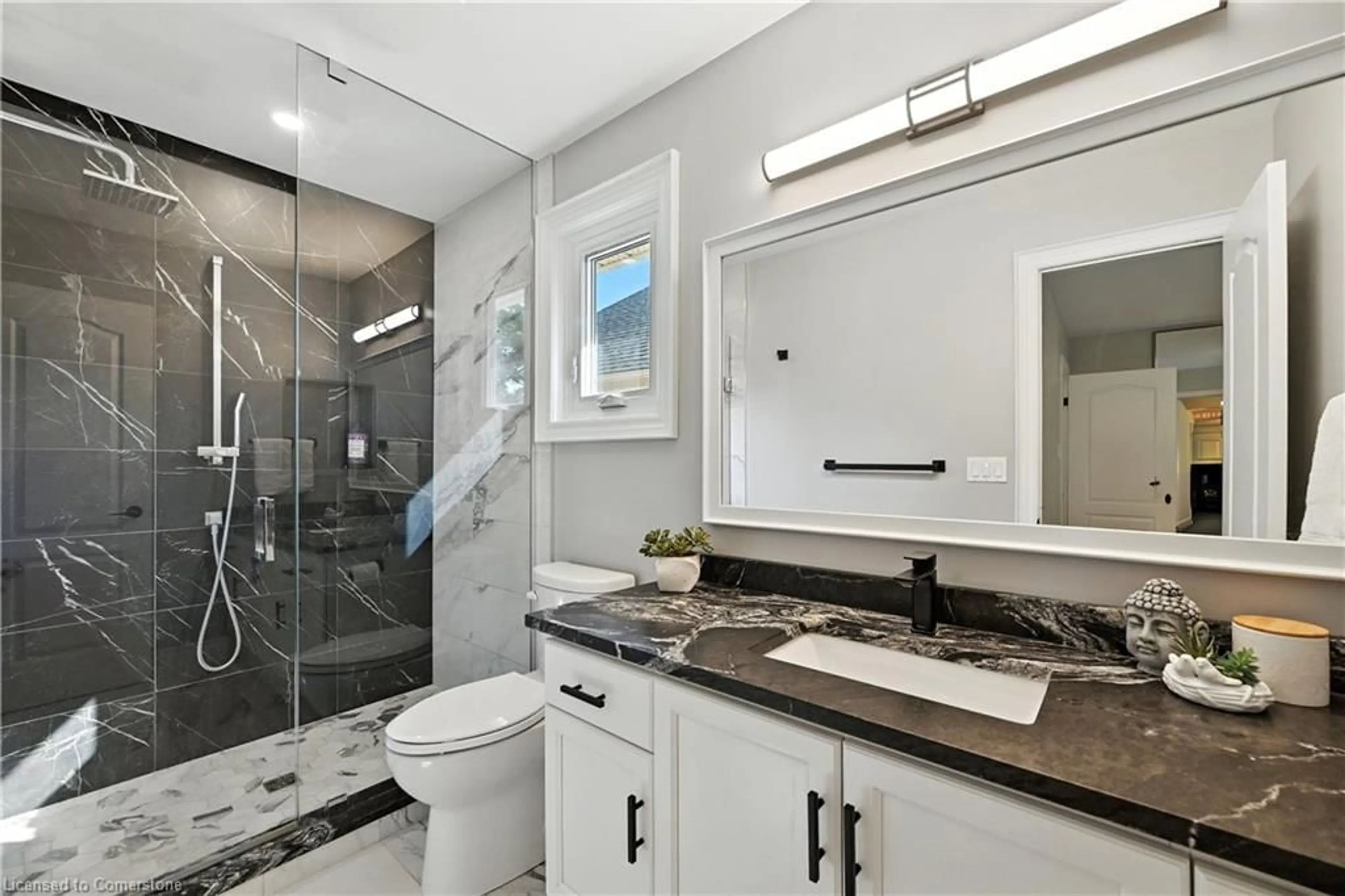 Contemporary bathroom, ceramic/tile floor for 40 Springfield Blvd, Hamilton Ontario L9K 1H8
