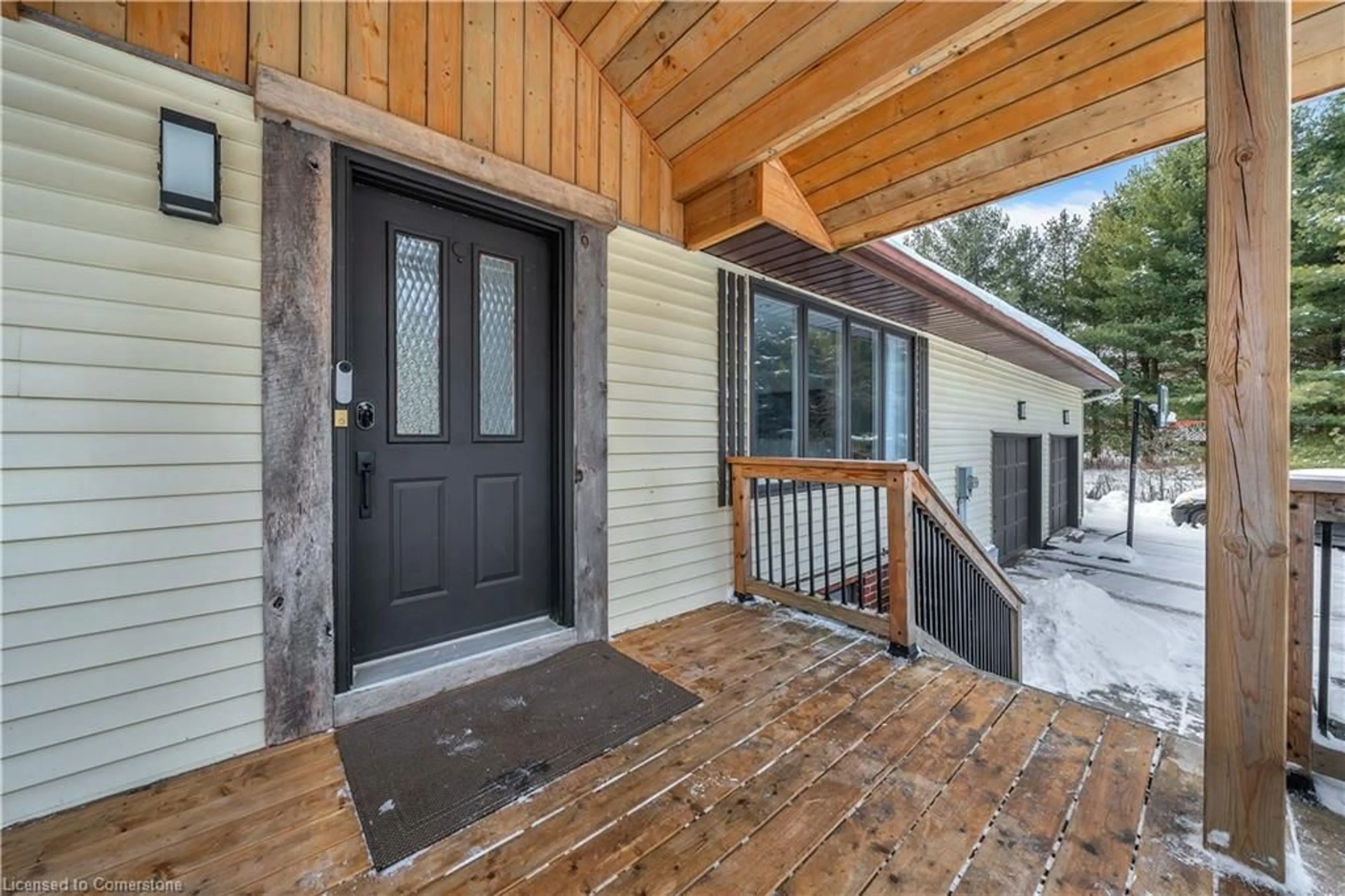 Indoor entryway for 5702 Sixth Line, Hillsburg Ontario N0B 1Z0