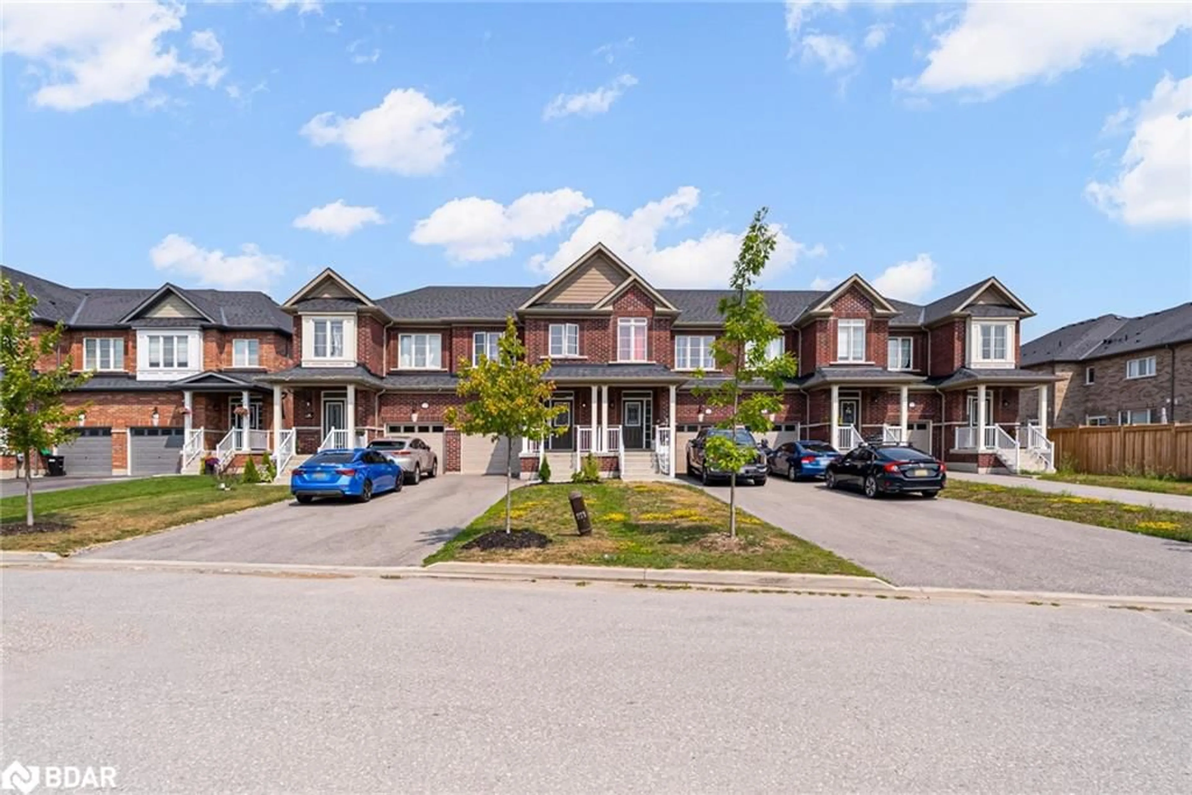 A pic from outside/outdoor area/front of a property/back of a property/a pic from drone, unknown for 41 Morris Drive Dr, Angus Ontario L0M 1B5