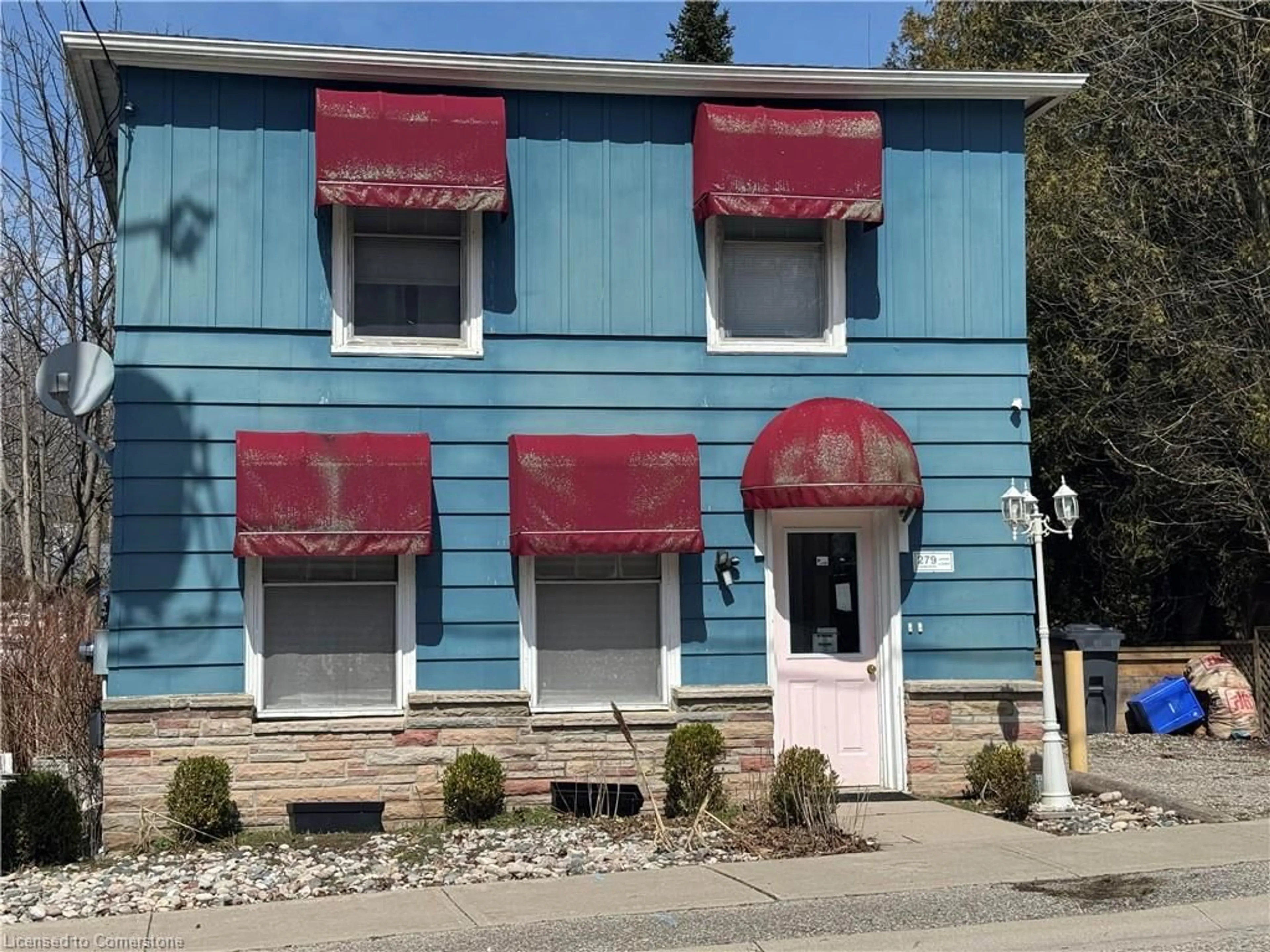 Home with vinyl exterior material, unknown for 279 Charlotte St, Port Stanley Ontario N5L 1A8