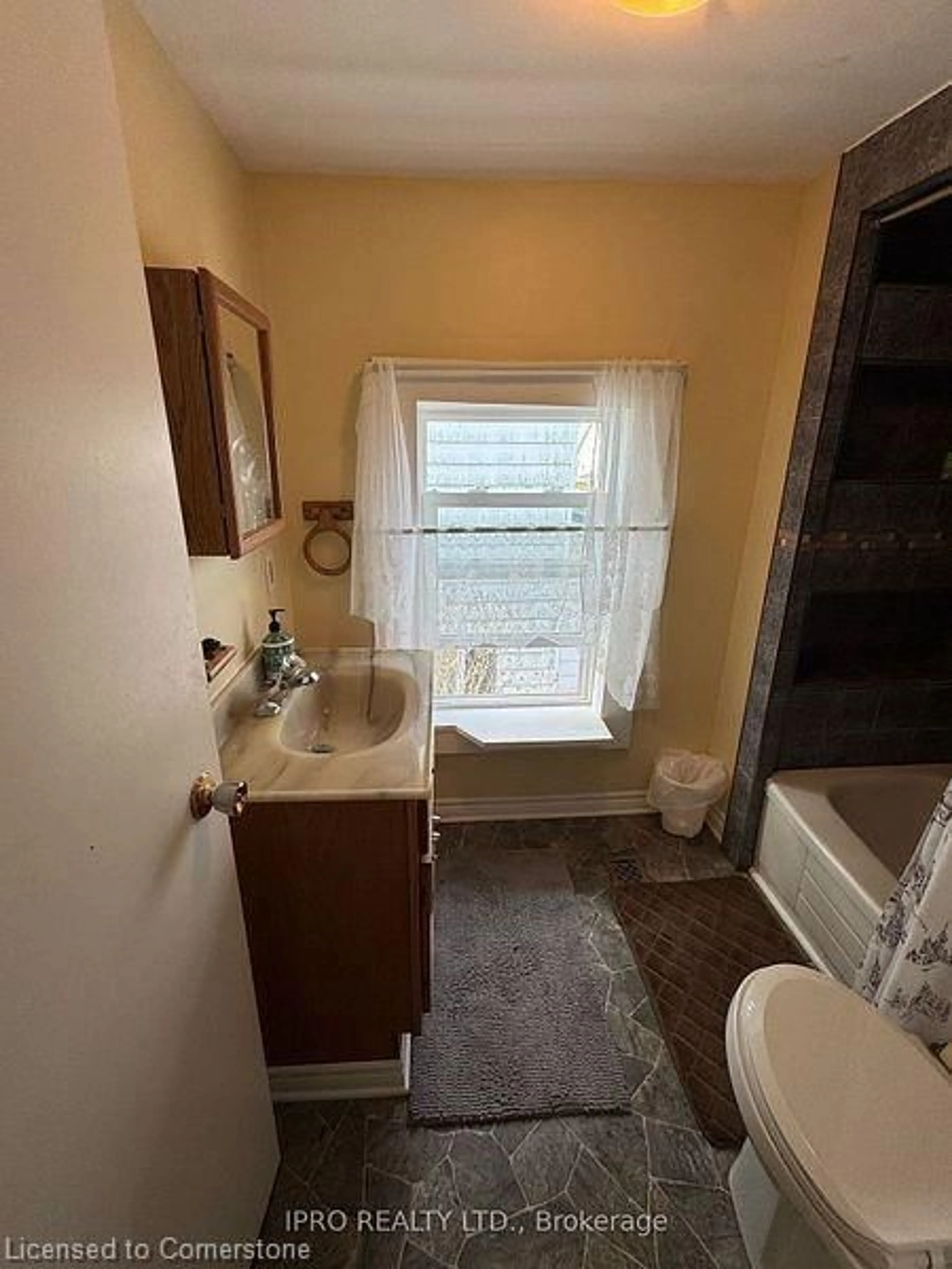 Standard bathroom, unknown for 279 Charlotte St, Port Stanley Ontario N5L 1A8