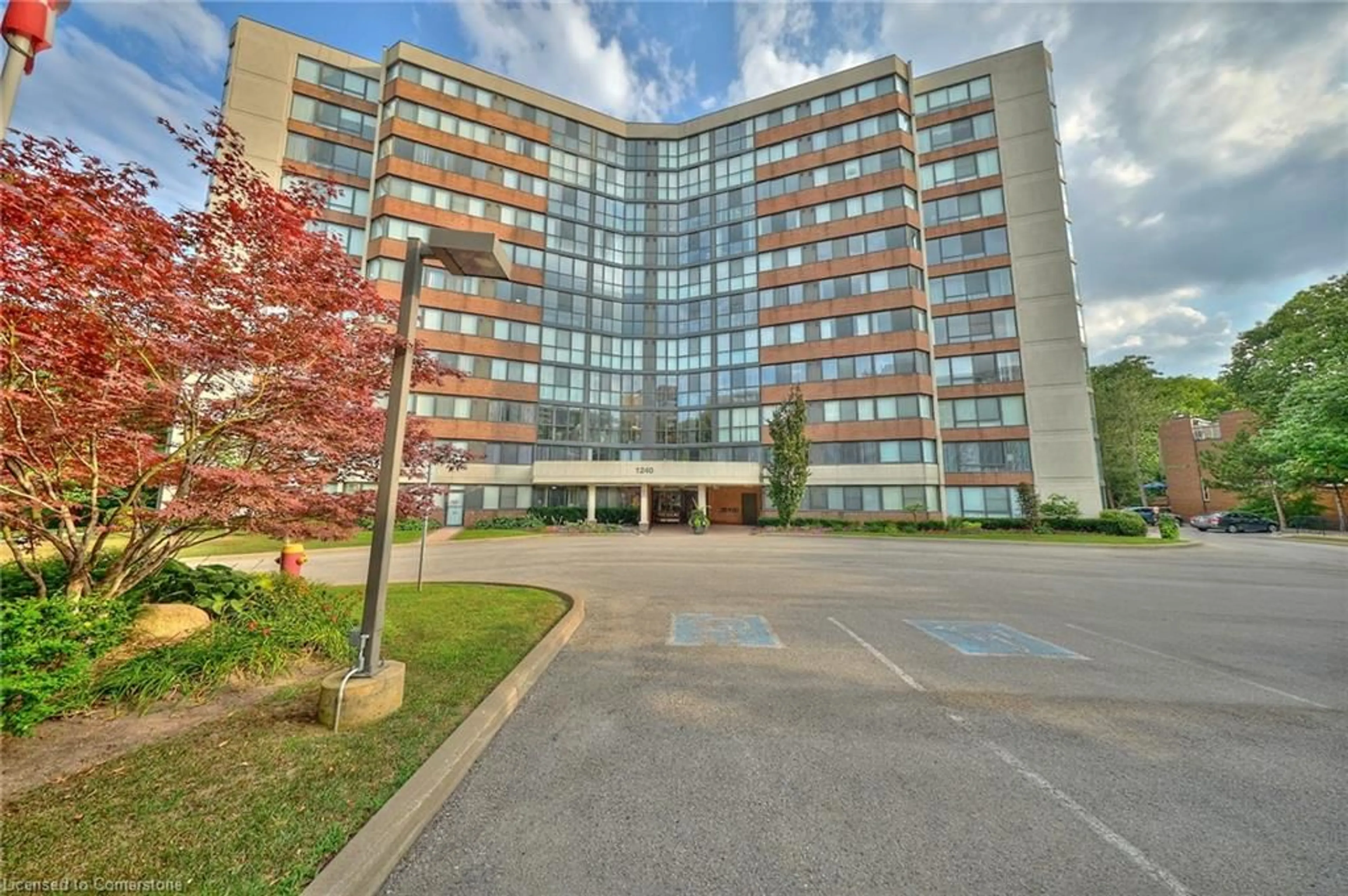 Indoor foyer for 1240 Marlborough Crt #504, Oakville Ontario L6H 3K7