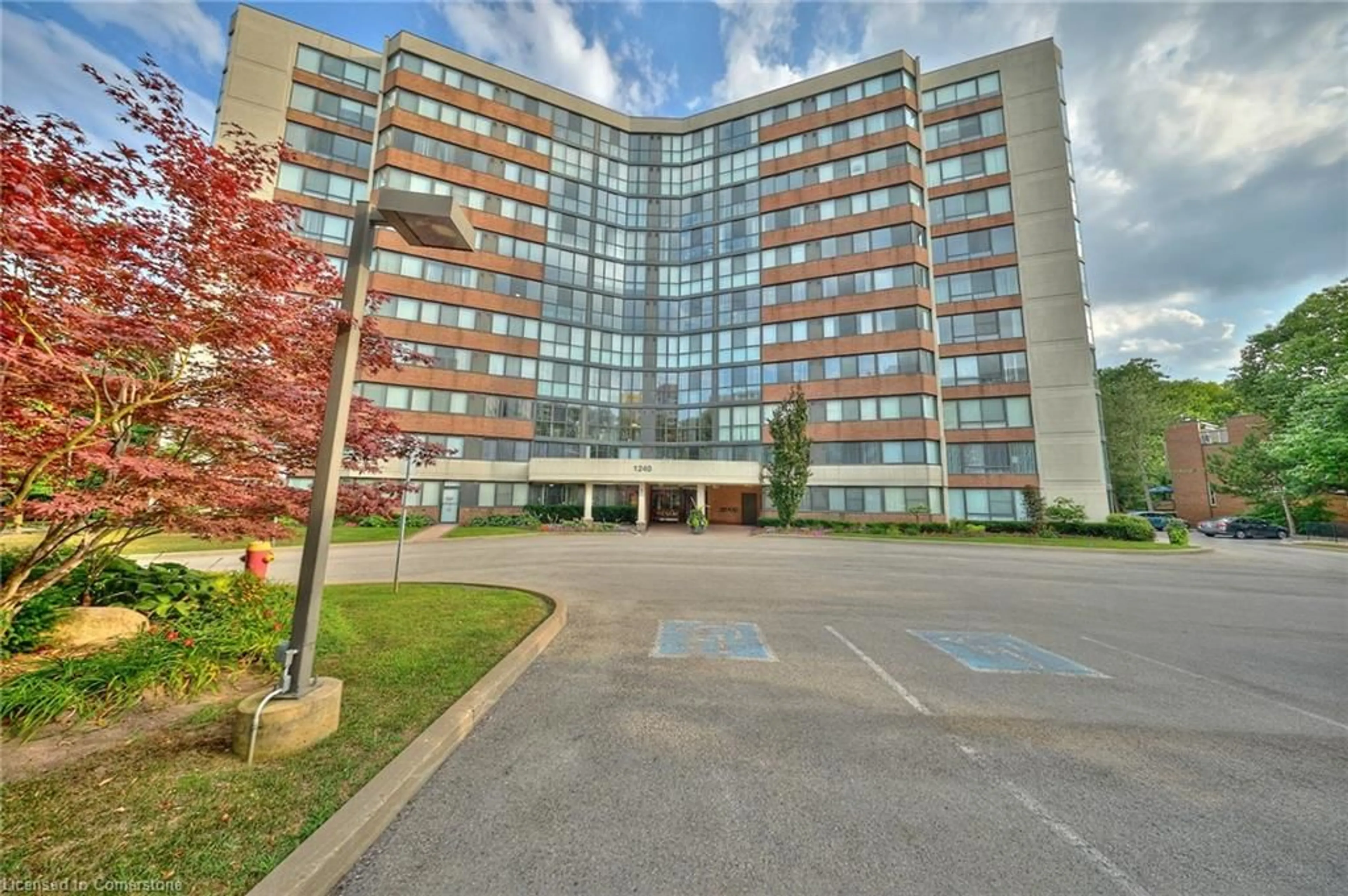 Indoor foyer for 1240 Marlborough Crt #504, Oakville Ontario L6H 3K7
