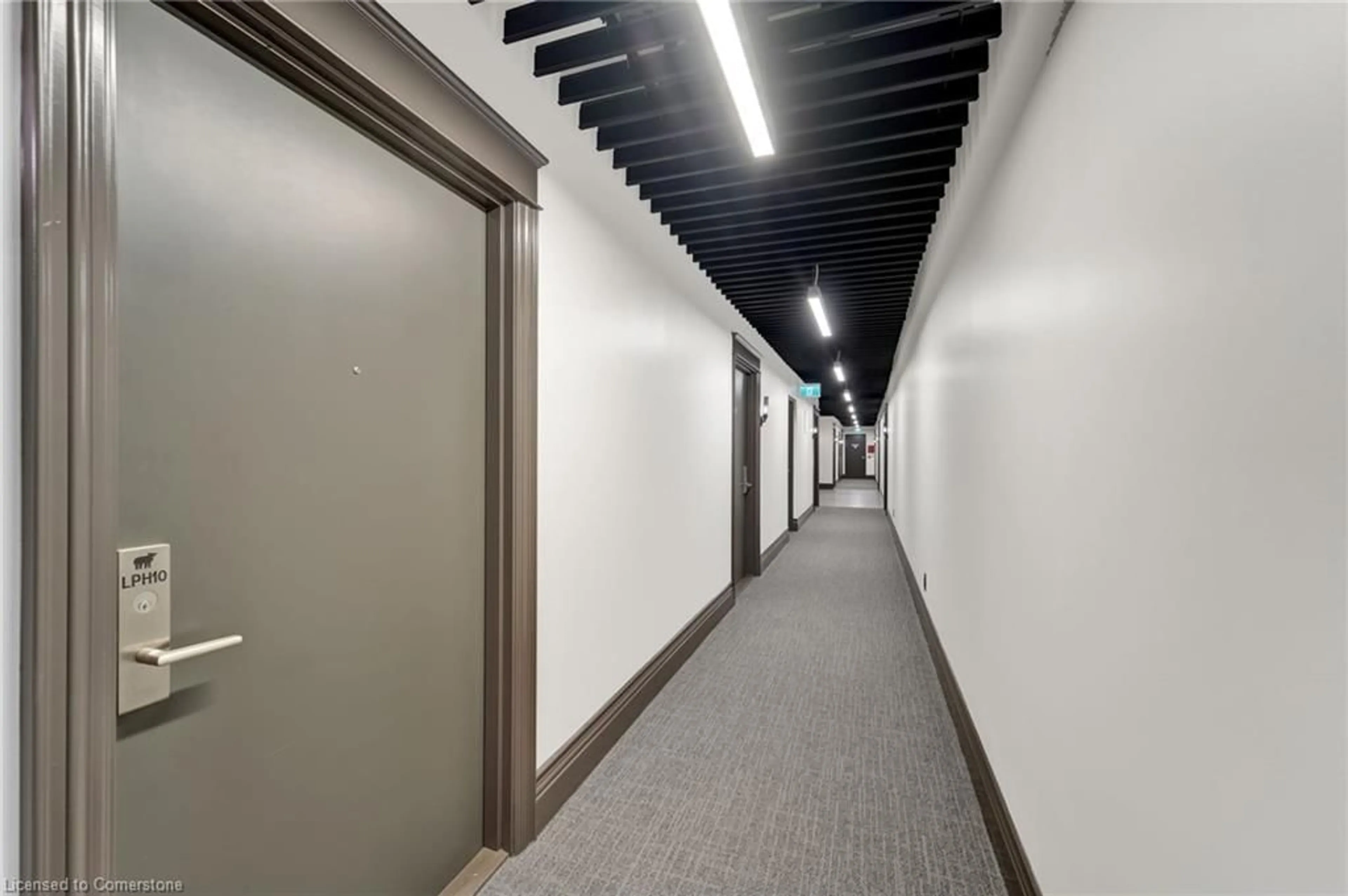 Indoor foyer for 608 Richmond St #1310, Toronto Ontario M5V 0N9