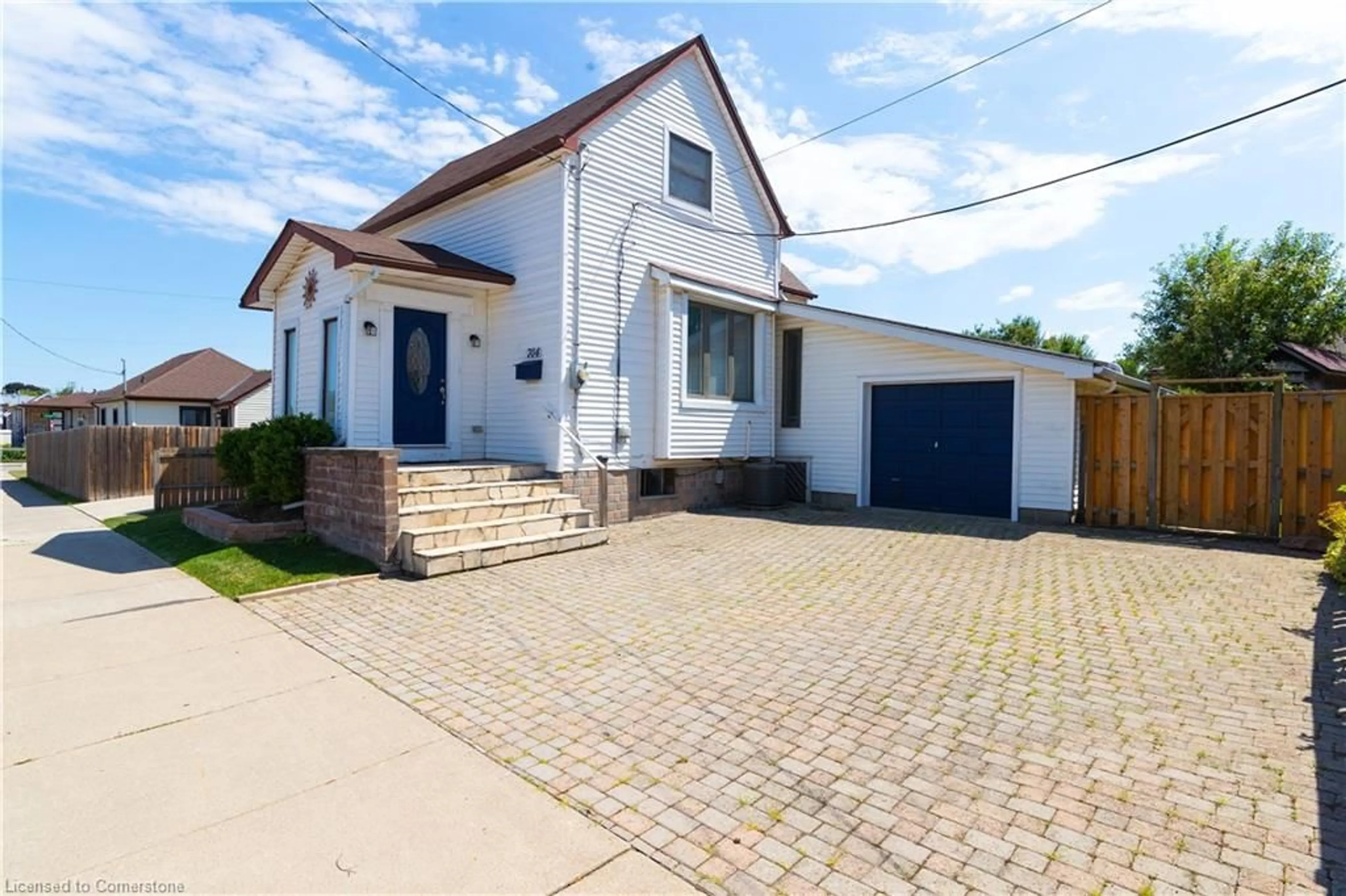 A pic from outside/outdoor area/front of a property/back of a property/a pic from drone, street for 704 Roxborough Ave, Hamilton Ontario L8H 1S5