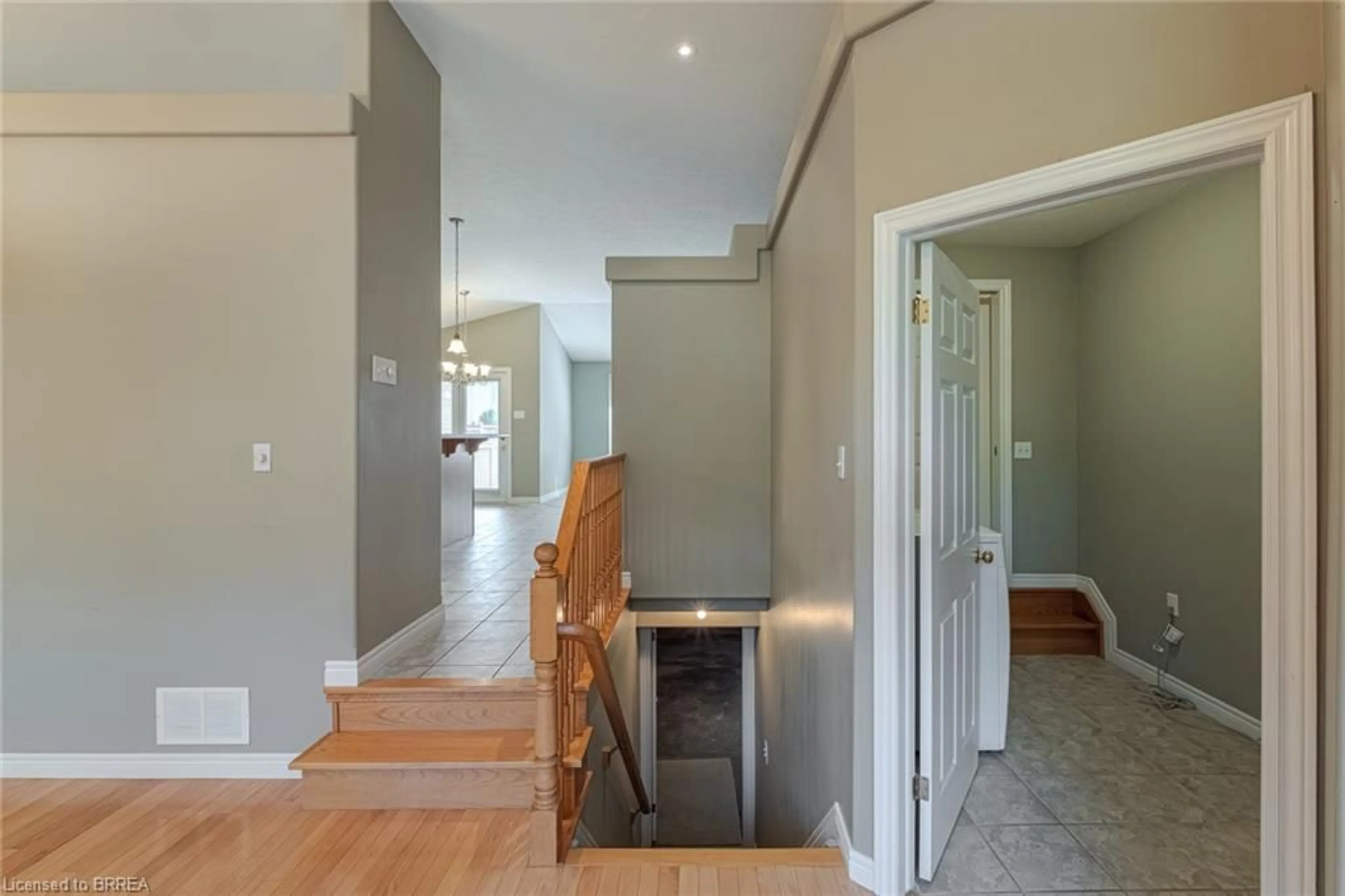Unknown for 26 Macdonald Cres, Brantford Ontario N3R 8B2