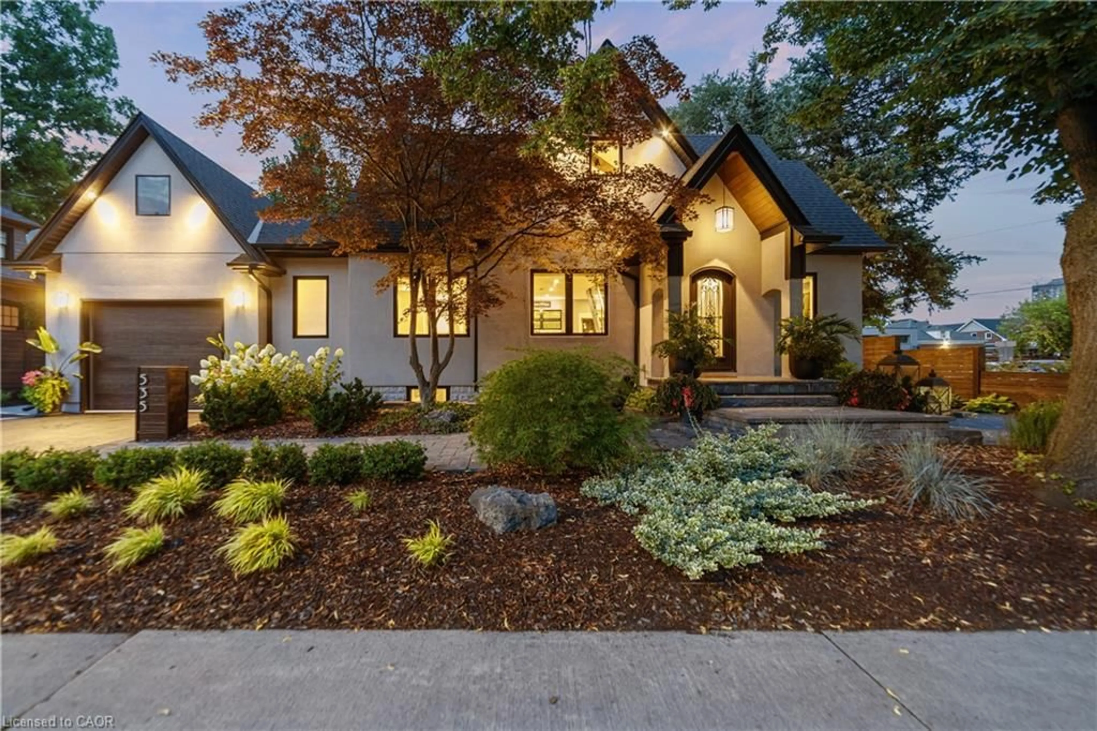 Home with brick exterior material, street for 535 Locust St, Burlington Ontario L7S 1V4