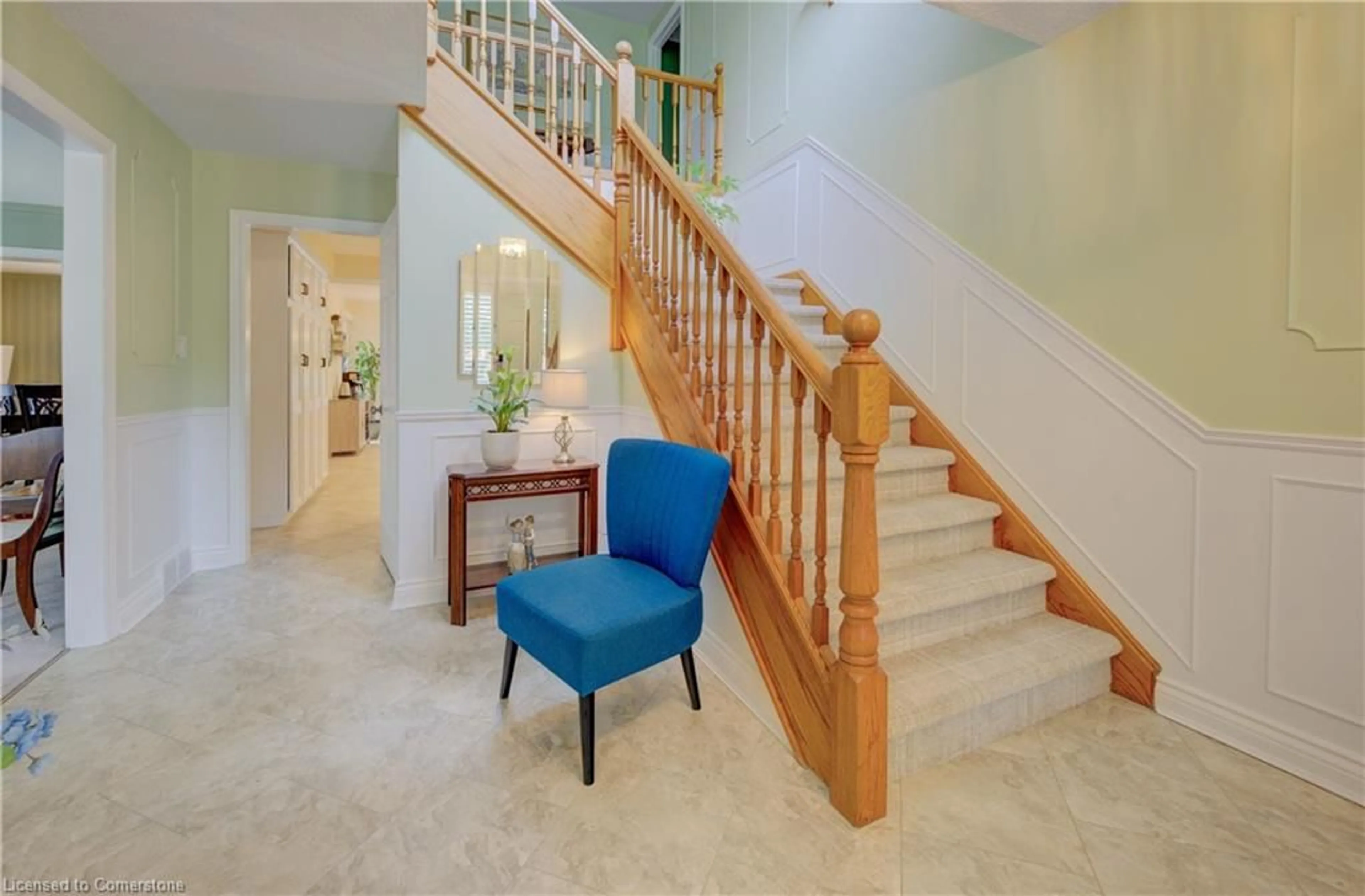 Indoor foyer for 493 Anndale Rd, Waterloo Ontario N2K 2R6