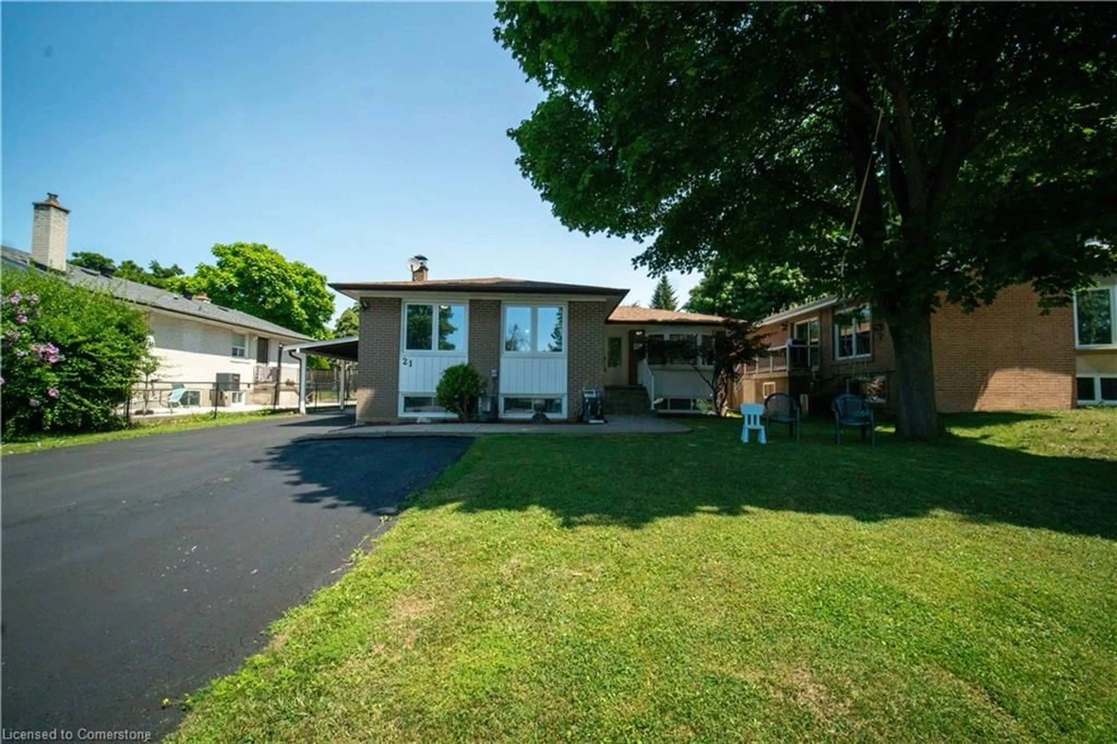 A pic from outside/outdoor area/front of a property/back of a property/a pic from drone, street for 21 Stanley Crt, Brampton Ontario L6Y 2B1