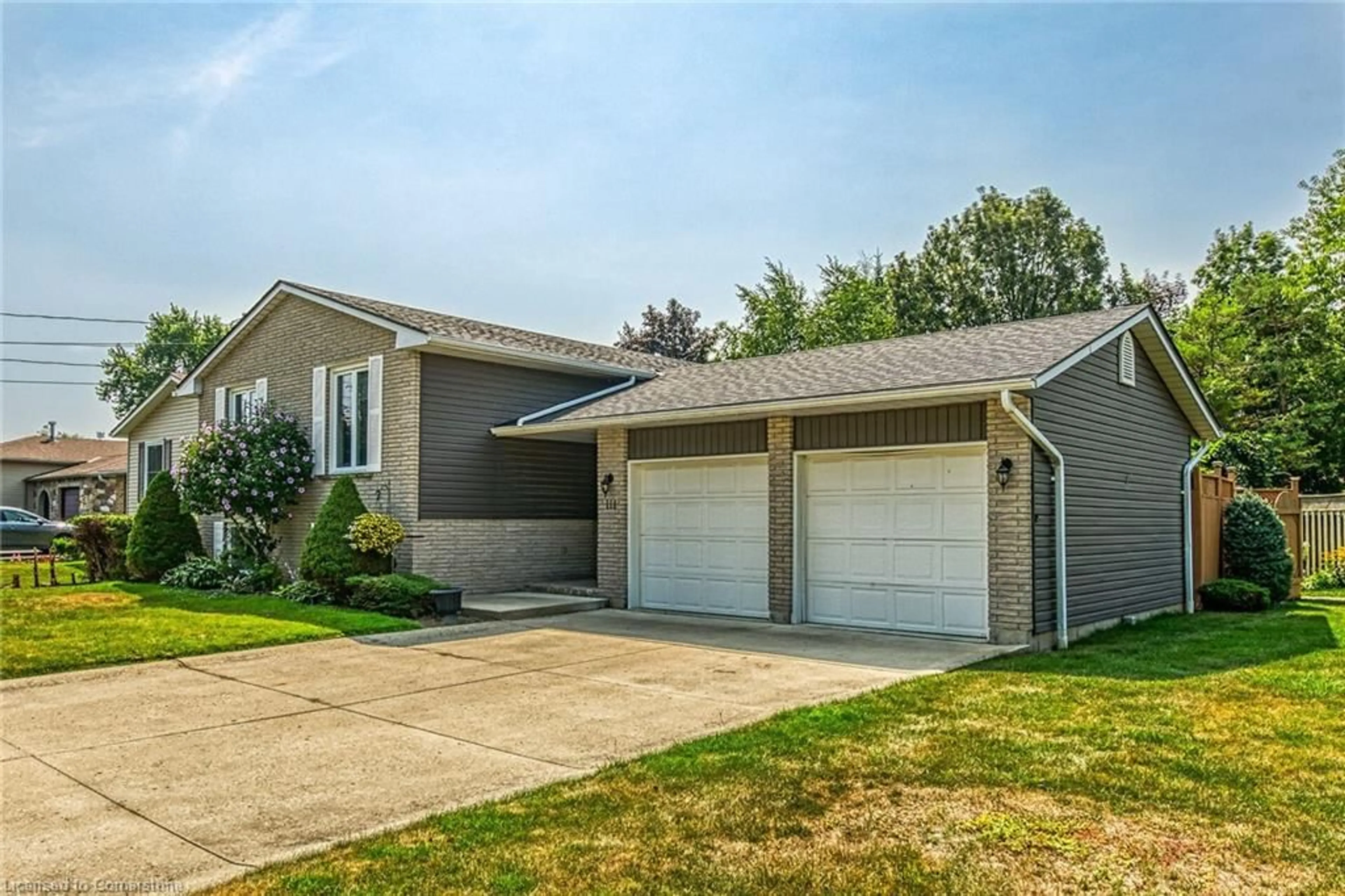 Home with vinyl exterior material, street for 111 Kinross St, Caledonia Ontario N3W 1J9
