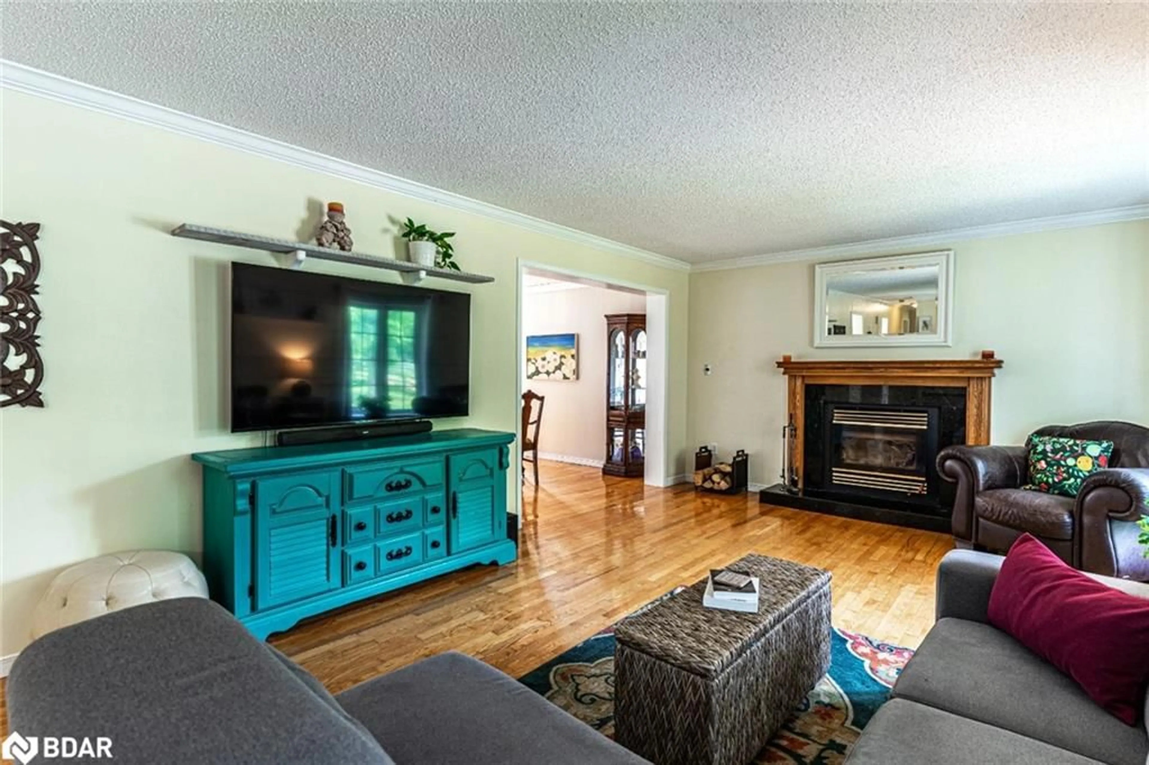 Living room with furniture, wood/laminate floor for 7819 5th Line, Essa Ontario L3W 0S7