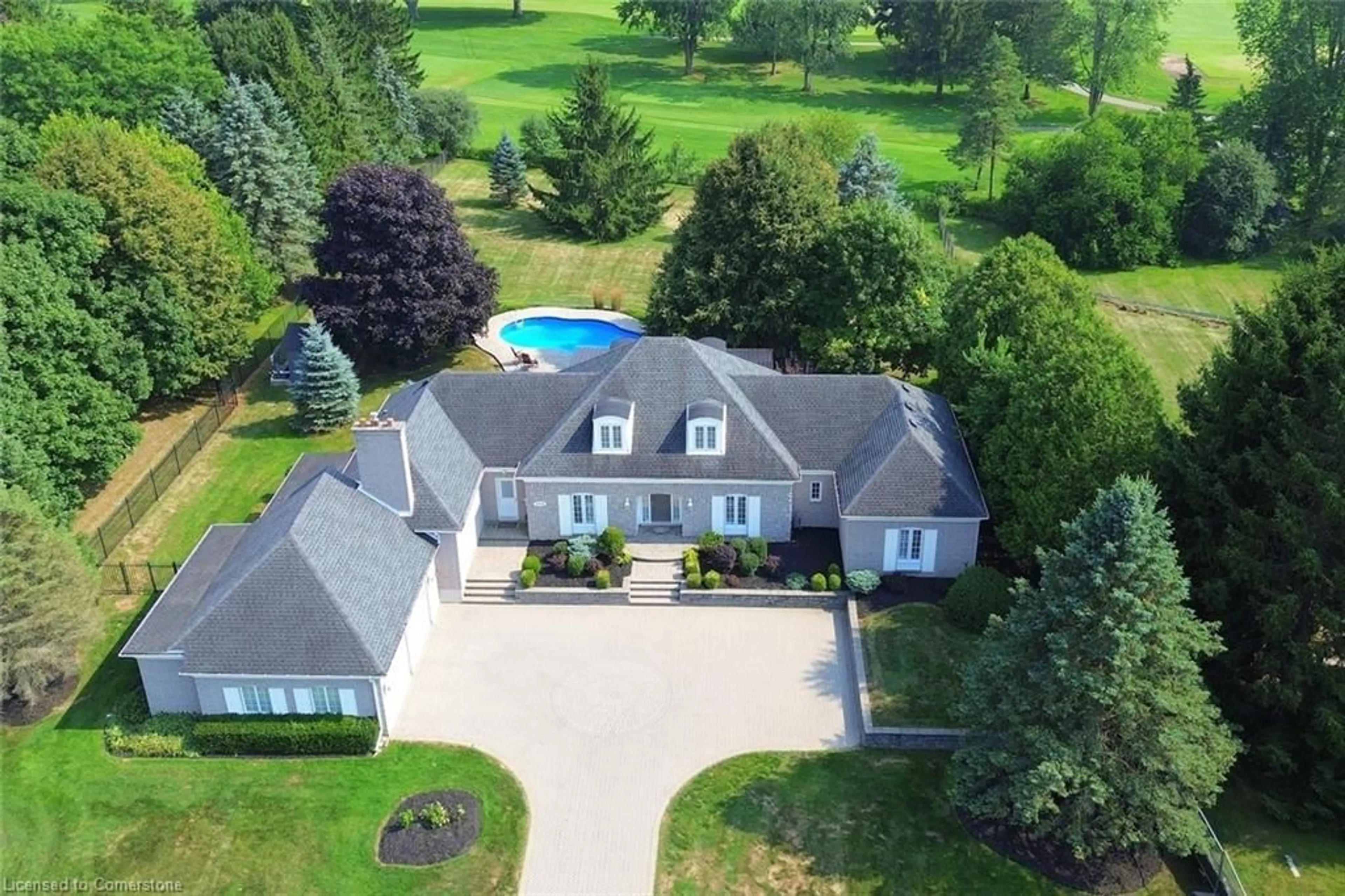 A pic from outside/outdoor area/front of a property/back of a property/a pic from drone, water/lake/river/ocean view for 111 St Andrews Dr, Brantford Ontario N3T 6H4