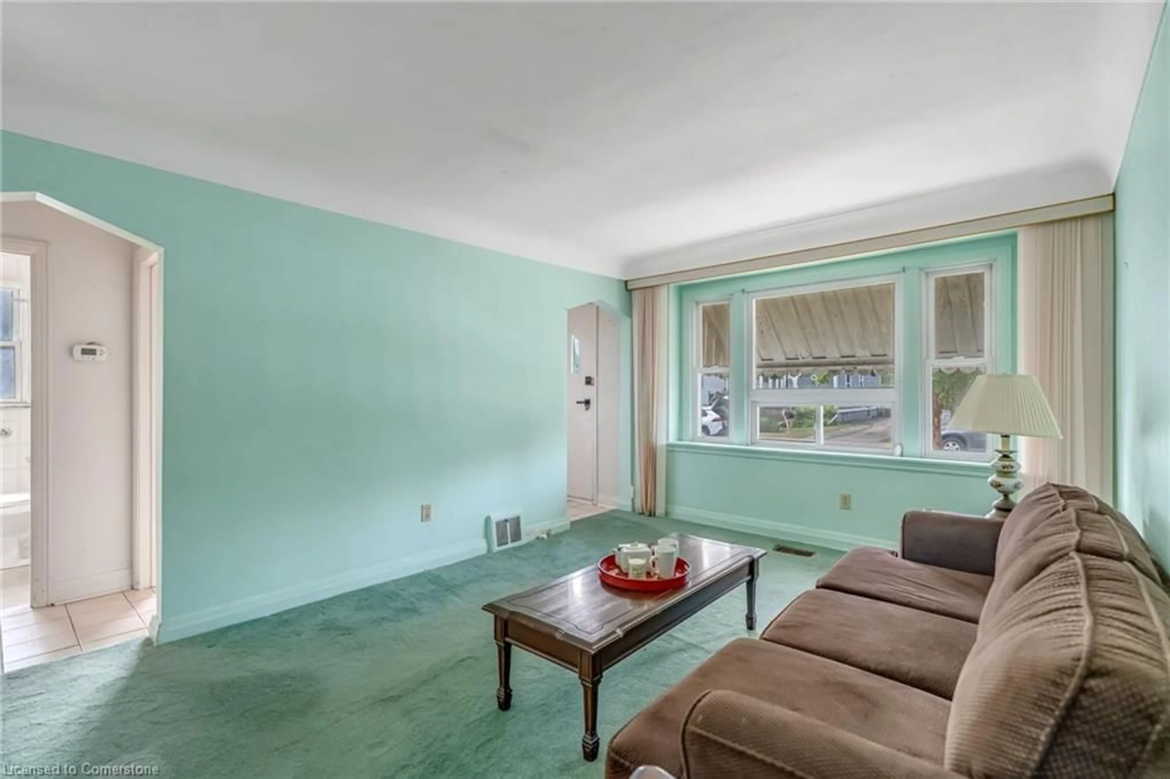 Living room with furniture, unknown for 113 East 38th St, Hamilton Ontario L8V 4E8