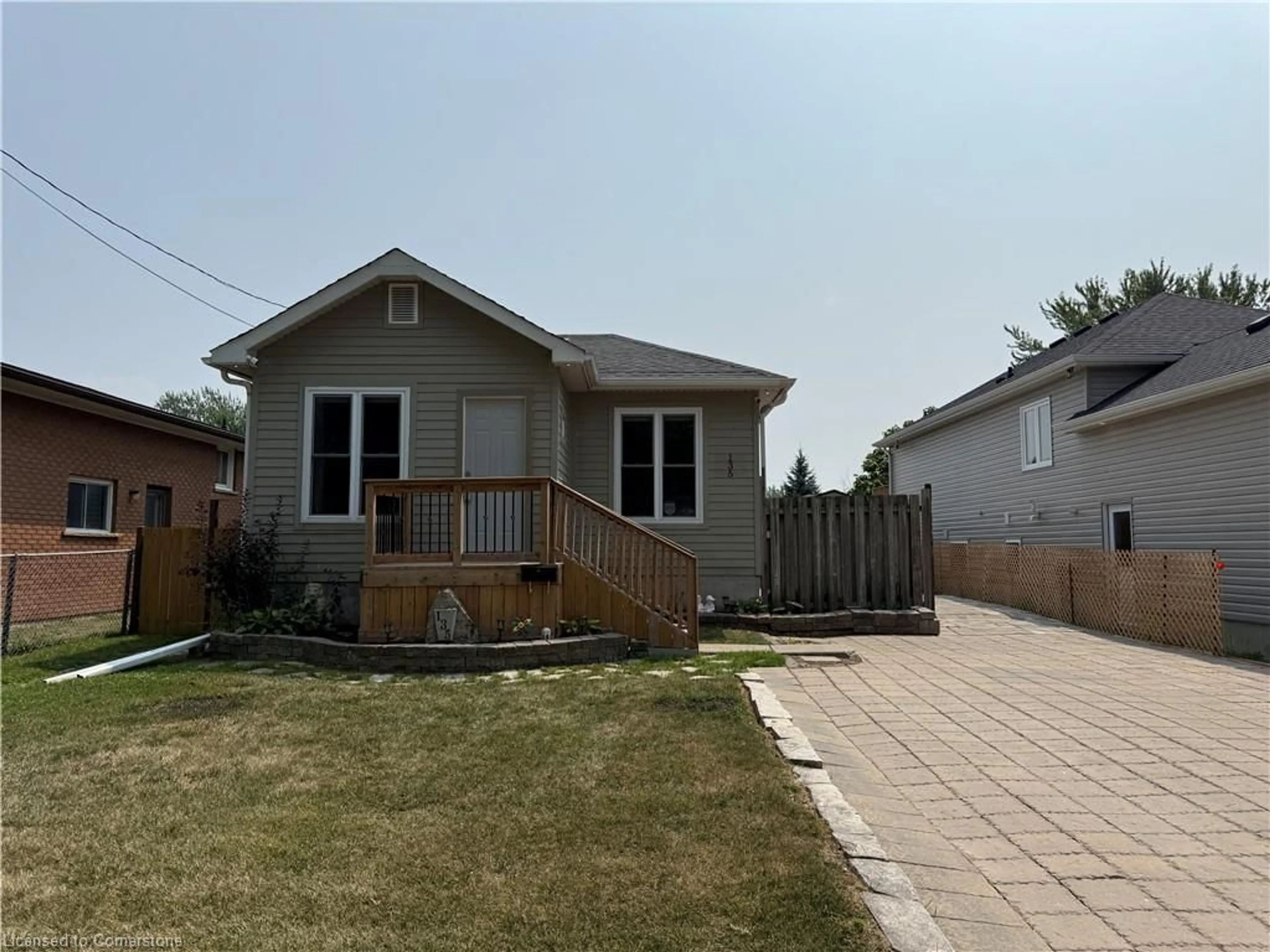 Home with vinyl exterior material, street for 135 St George St, Welland Ontario L3C 5N7