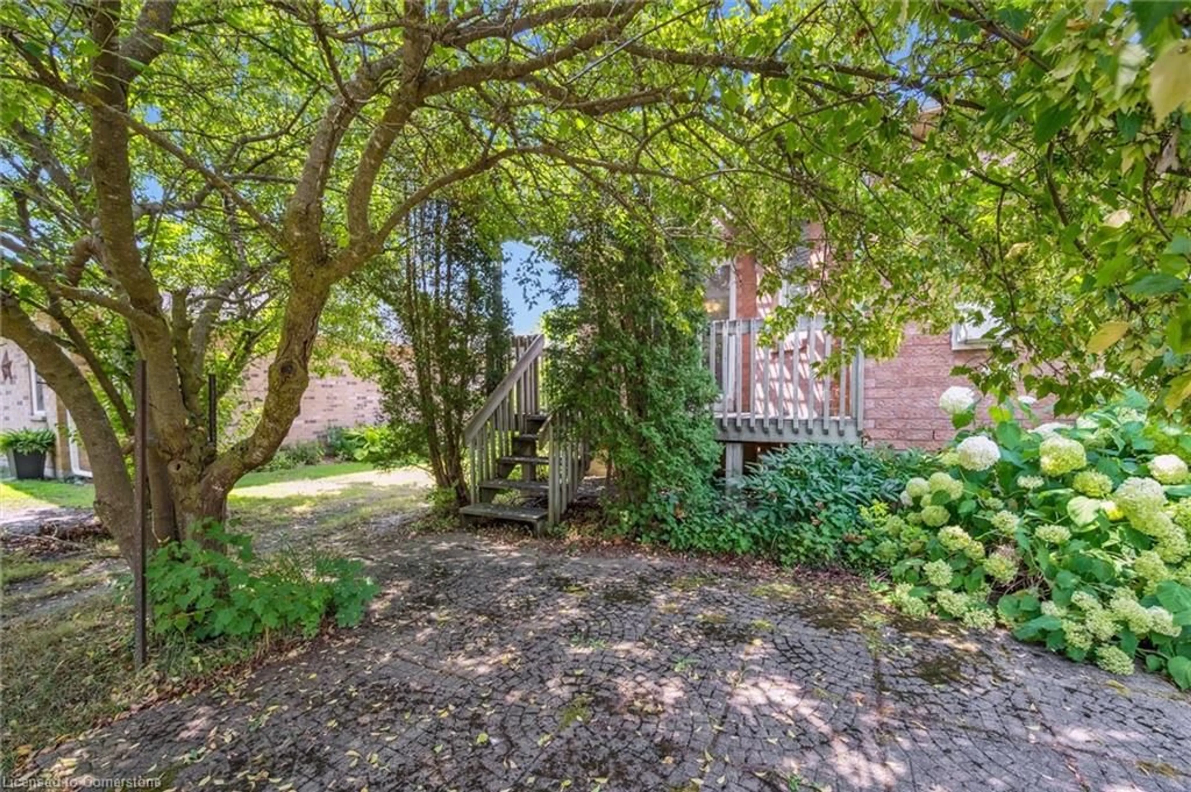 Patio, street for 267 Irvine St, Elora Ontario N0B 1S0