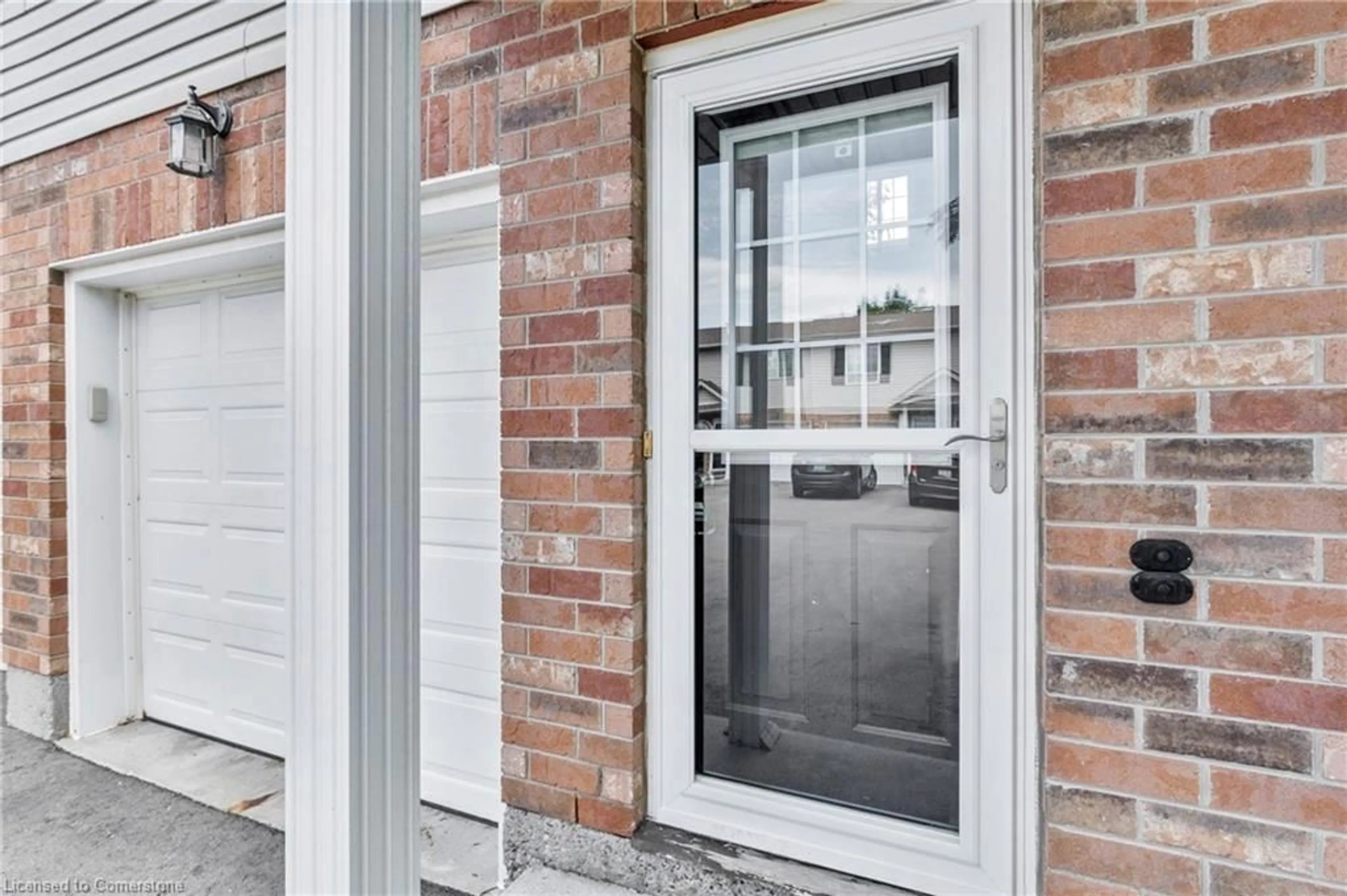 Indoor entryway for 996 Rymal Rd #14, Hamilton Ontario L8W 3N5