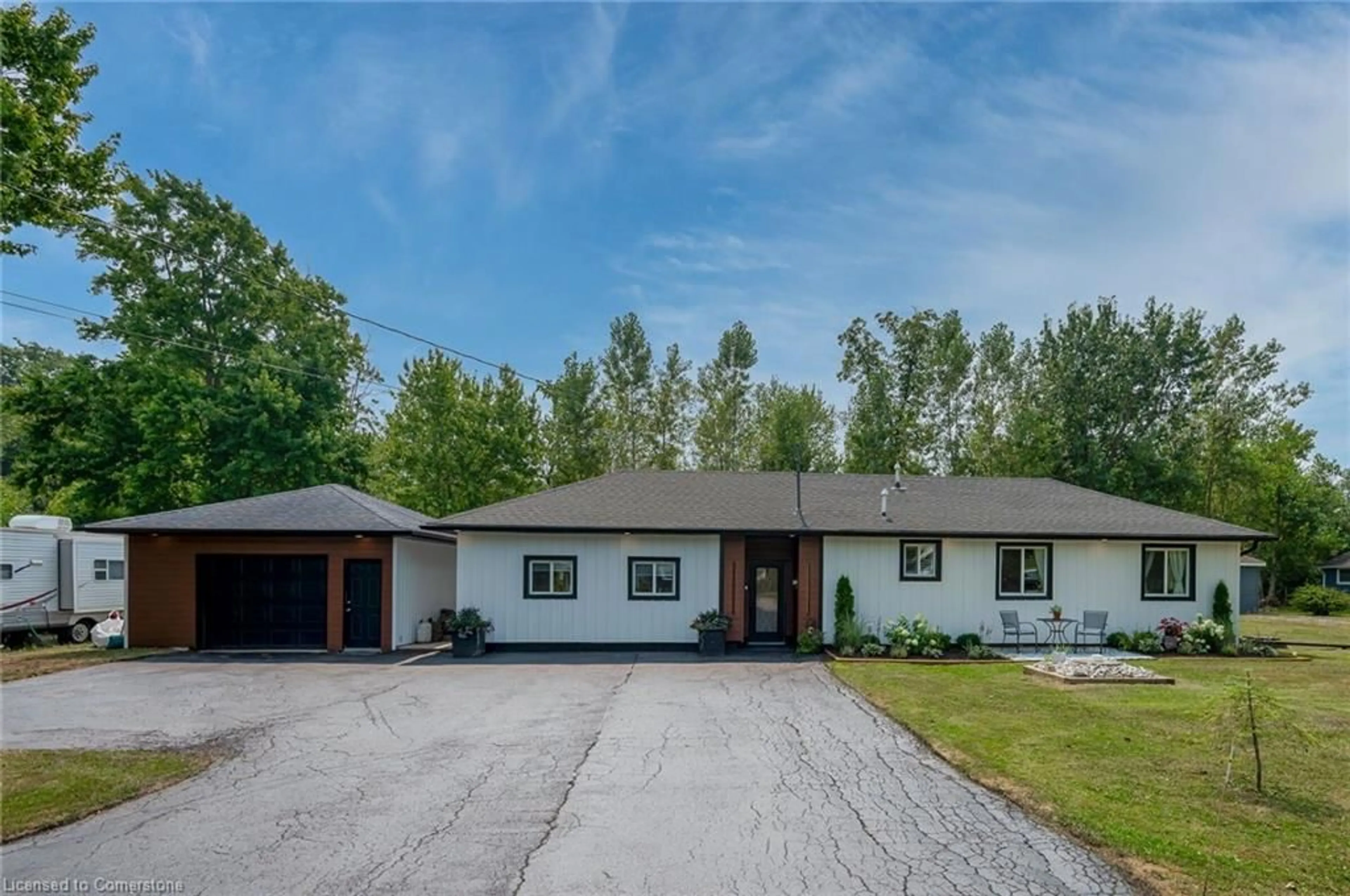 A pic from outside/outdoor area/front of a property/back of a property/a pic from drone, street for 2525 Vimy Rd, Niagara Falls Ontario L3K 5V3