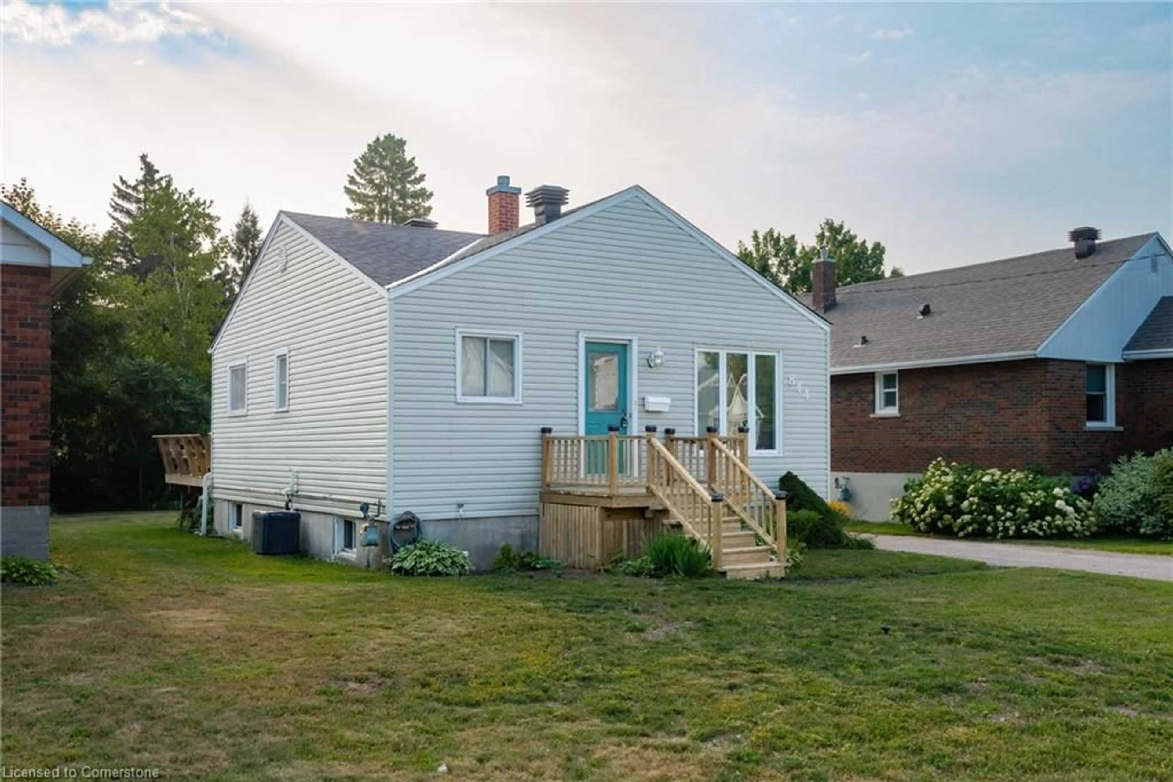 A pic from outside/outdoor area/front of a property/back of a property/a pic from drone, street for 844 Ann St, North Bay Ontario P1B 5M1