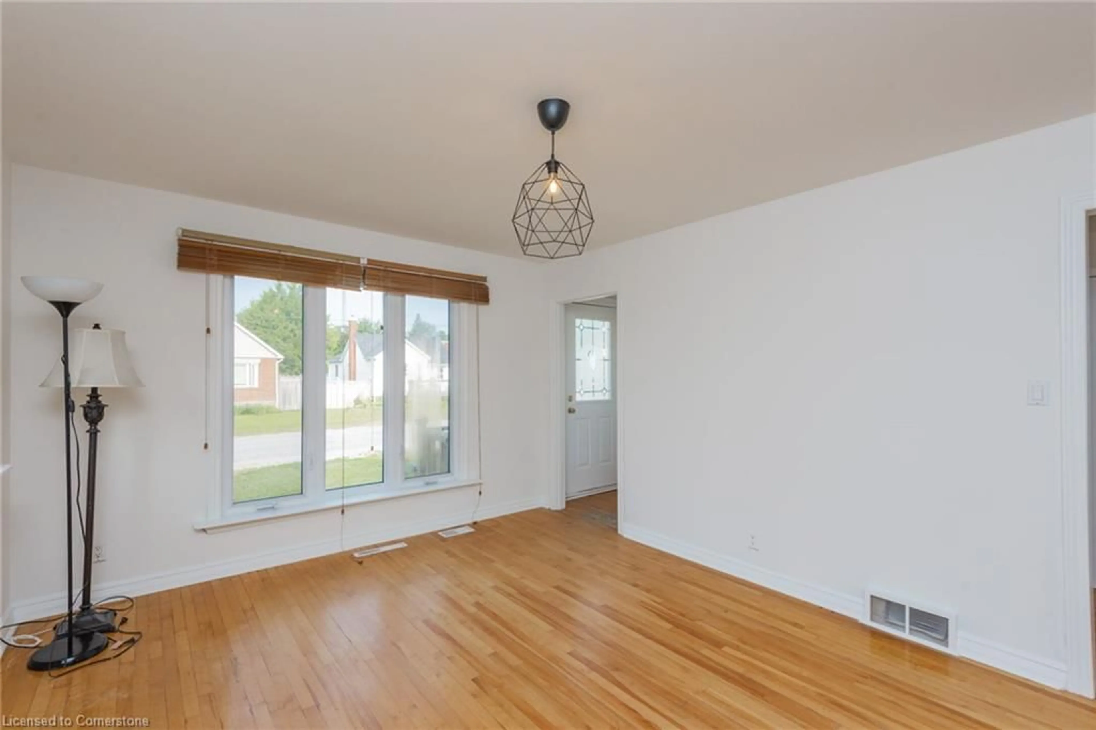 A pic of a room for 844 Ann St, North Bay Ontario P1B 5M1