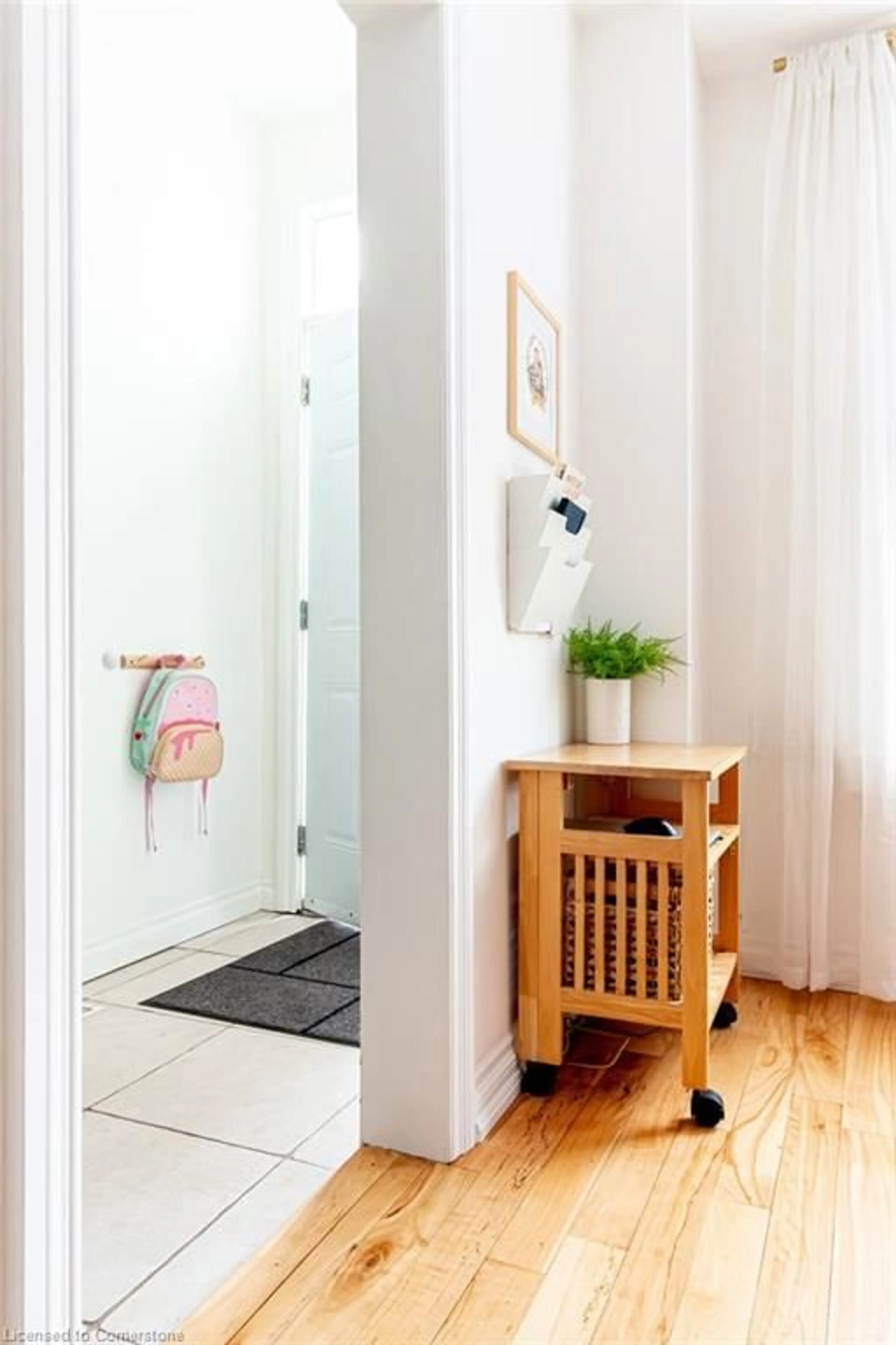 Indoor entryway for 49 Sheaffe St, Hamilton Ontario L8R 2E8