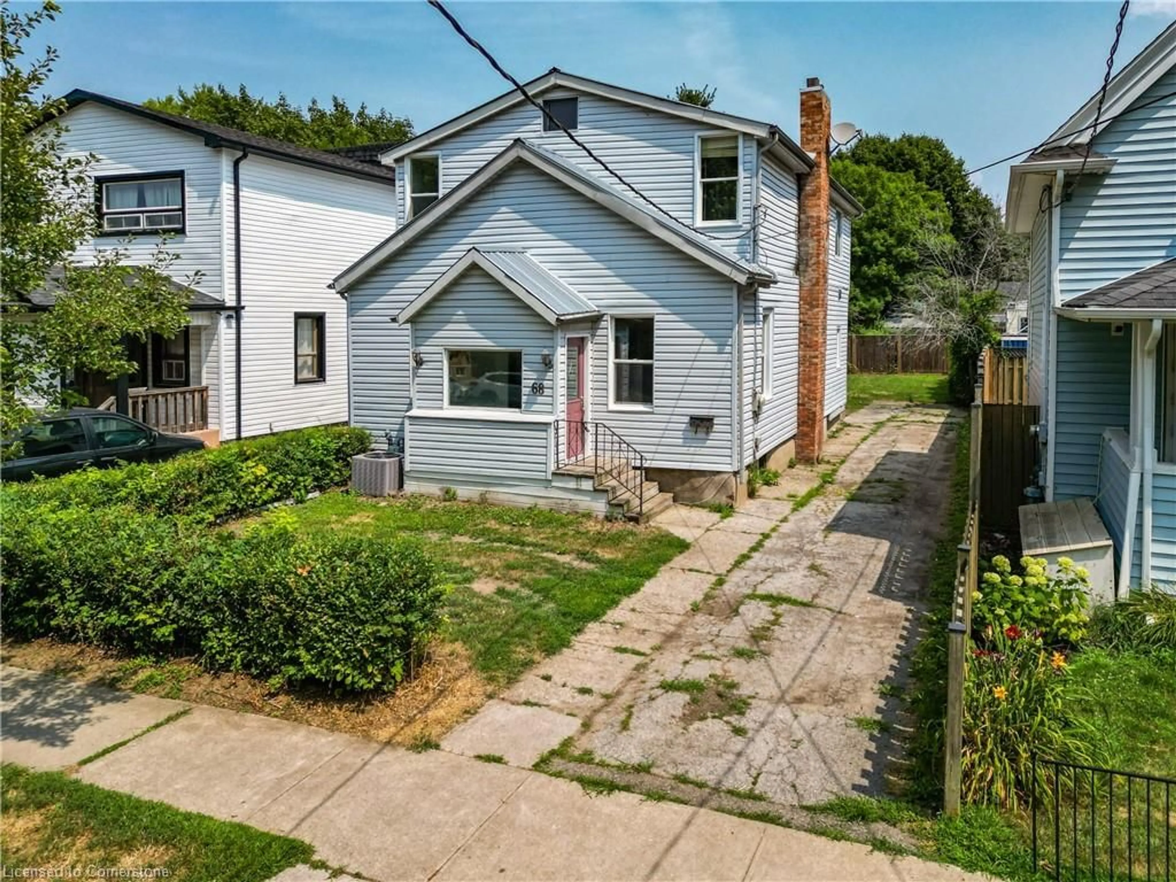 A pic from outside/outdoor area/front of a property/back of a property/a pic from drone, street for 68 Henry St, St. Catharines Ontario L2R 5V2