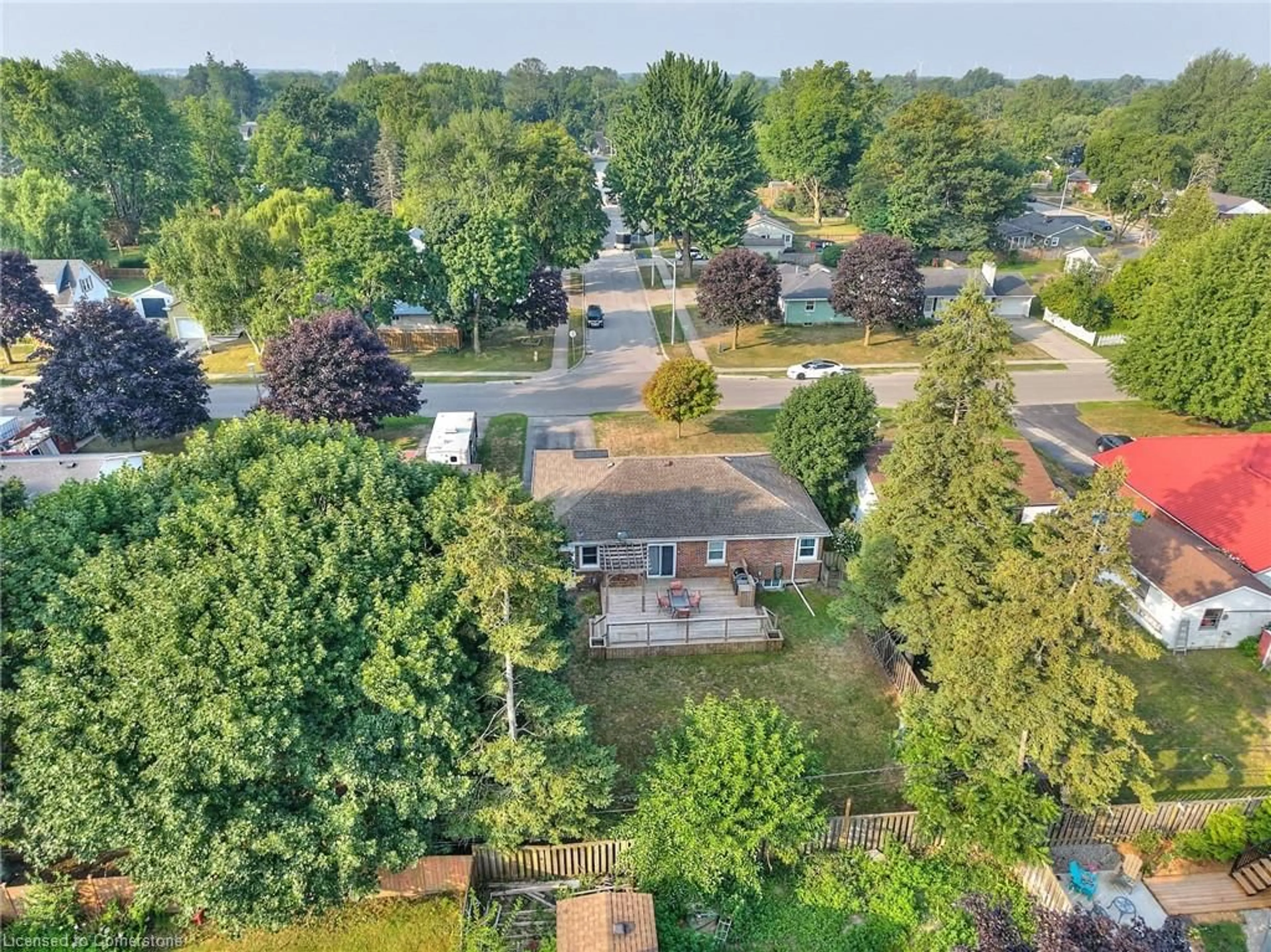 A pic from outside/outdoor area/front of a property/back of a property/a pic from drone, street for 303 Park Ave, Dunnville Ontario N1A 1M7