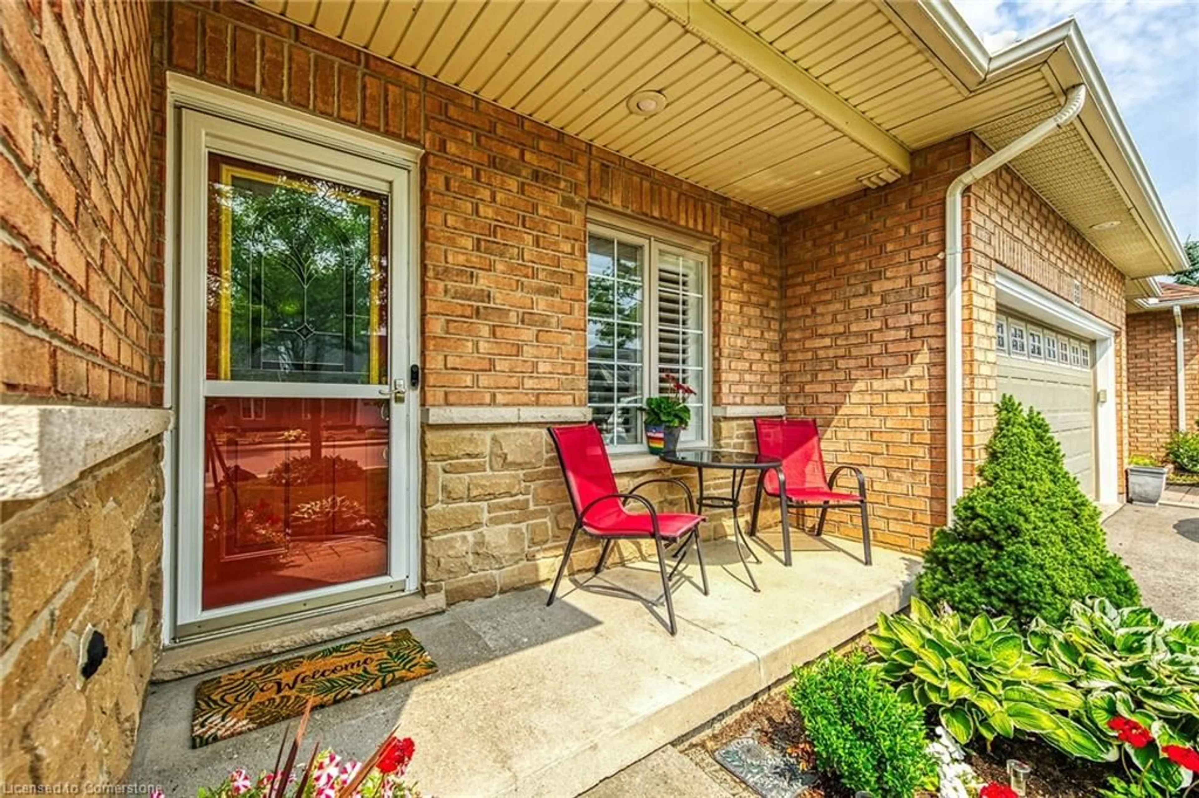 Patio, street for 31 Abbotsford Trail, Glanbrook Ontario L9B 2X8