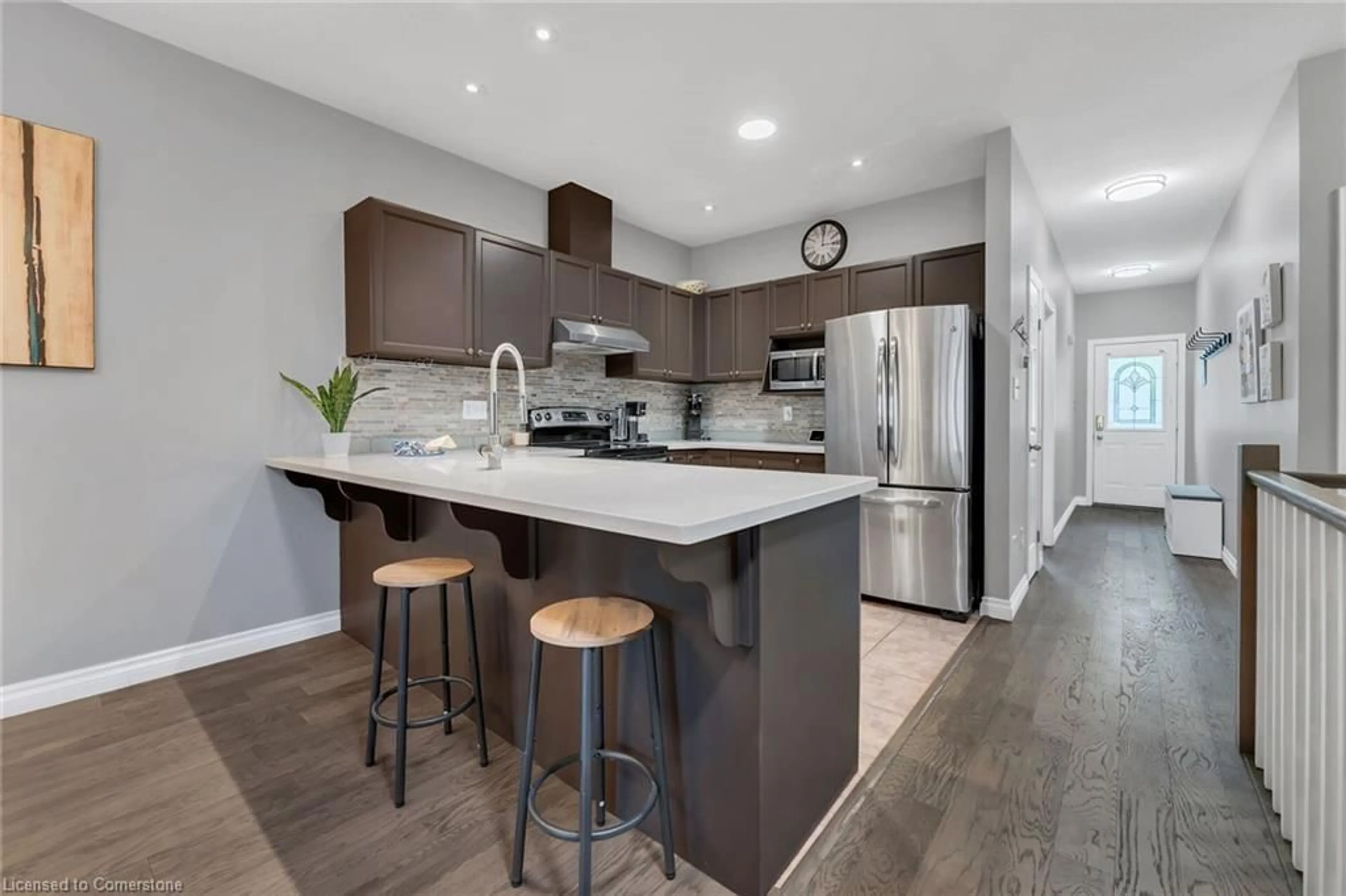 Open concept kitchen, unknown for 31 Abbotsford Trail, Glanbrook Ontario L9B 2X8