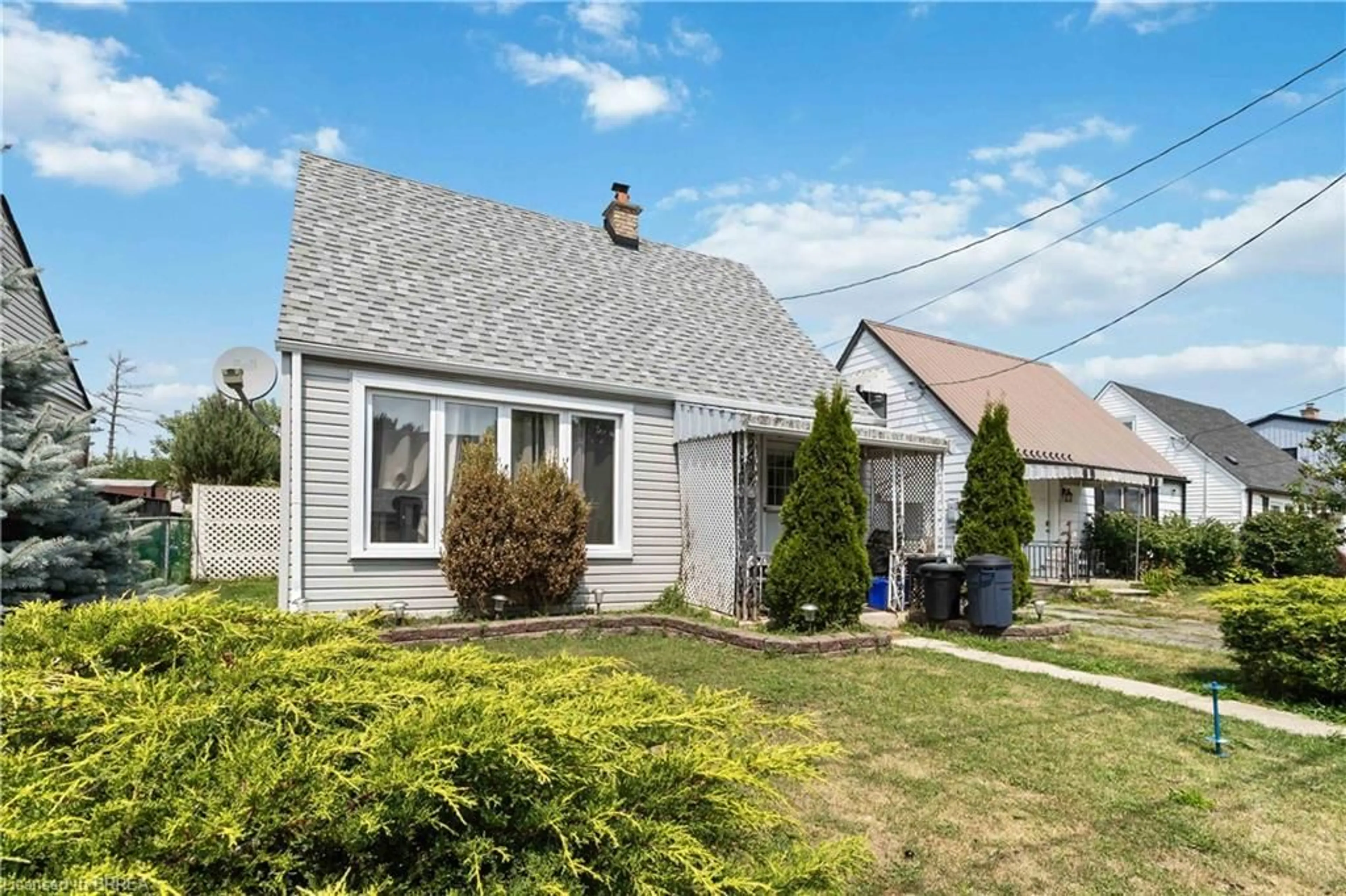 Home with vinyl exterior material, street for 71 Salisbury Ave, Brantford Ontario N3S 1M8