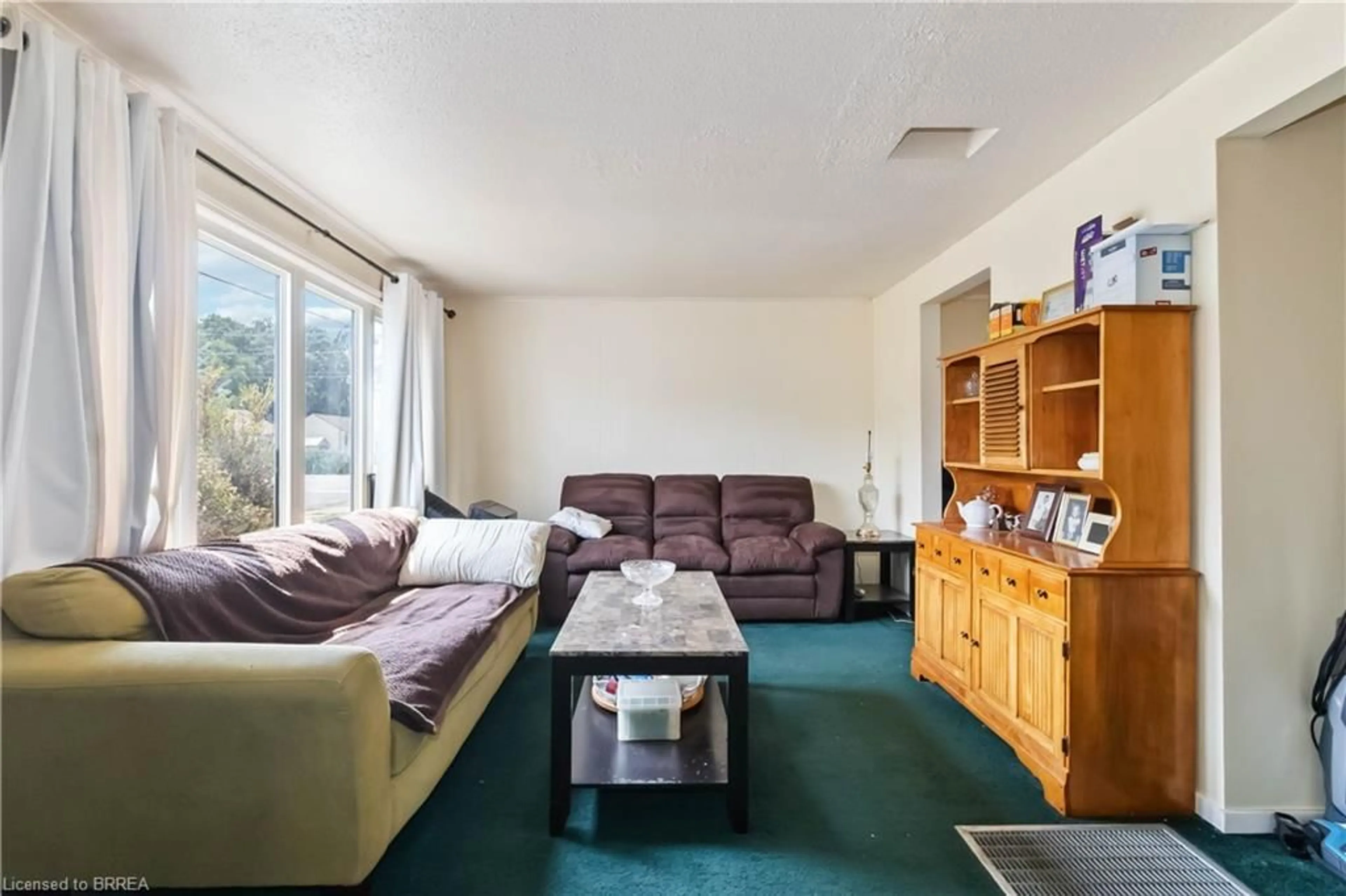 Living room with furniture, unknown for 71 Salisbury Ave, Brantford Ontario N3S 1M8