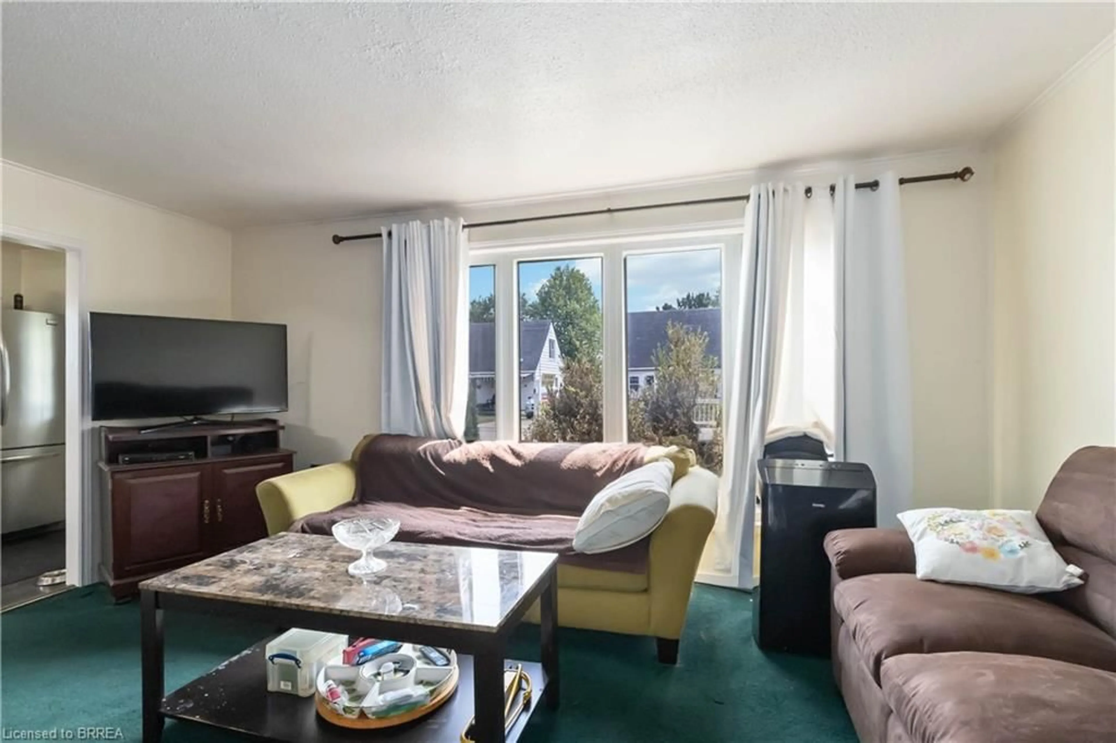 Living room with furniture, unknown for 71 Salisbury Ave, Brantford Ontario N3S 1M8