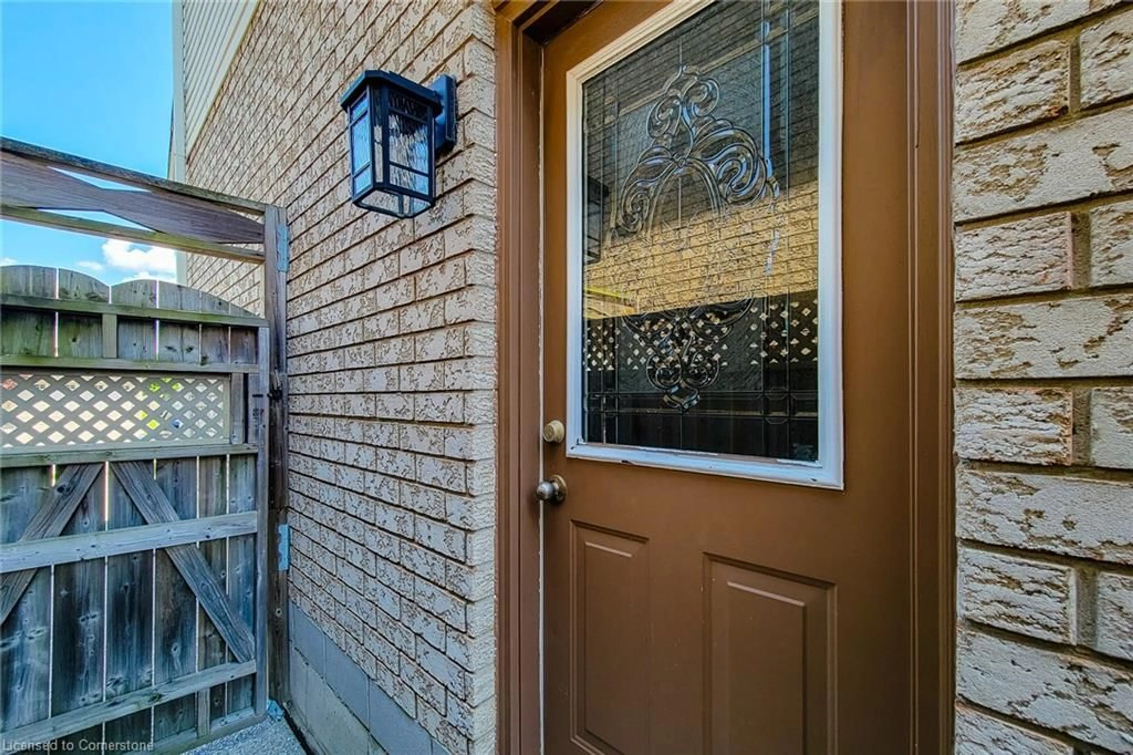 Indoor entryway for 26 Colin Cres, Hamilton Ontario L9A 0A1