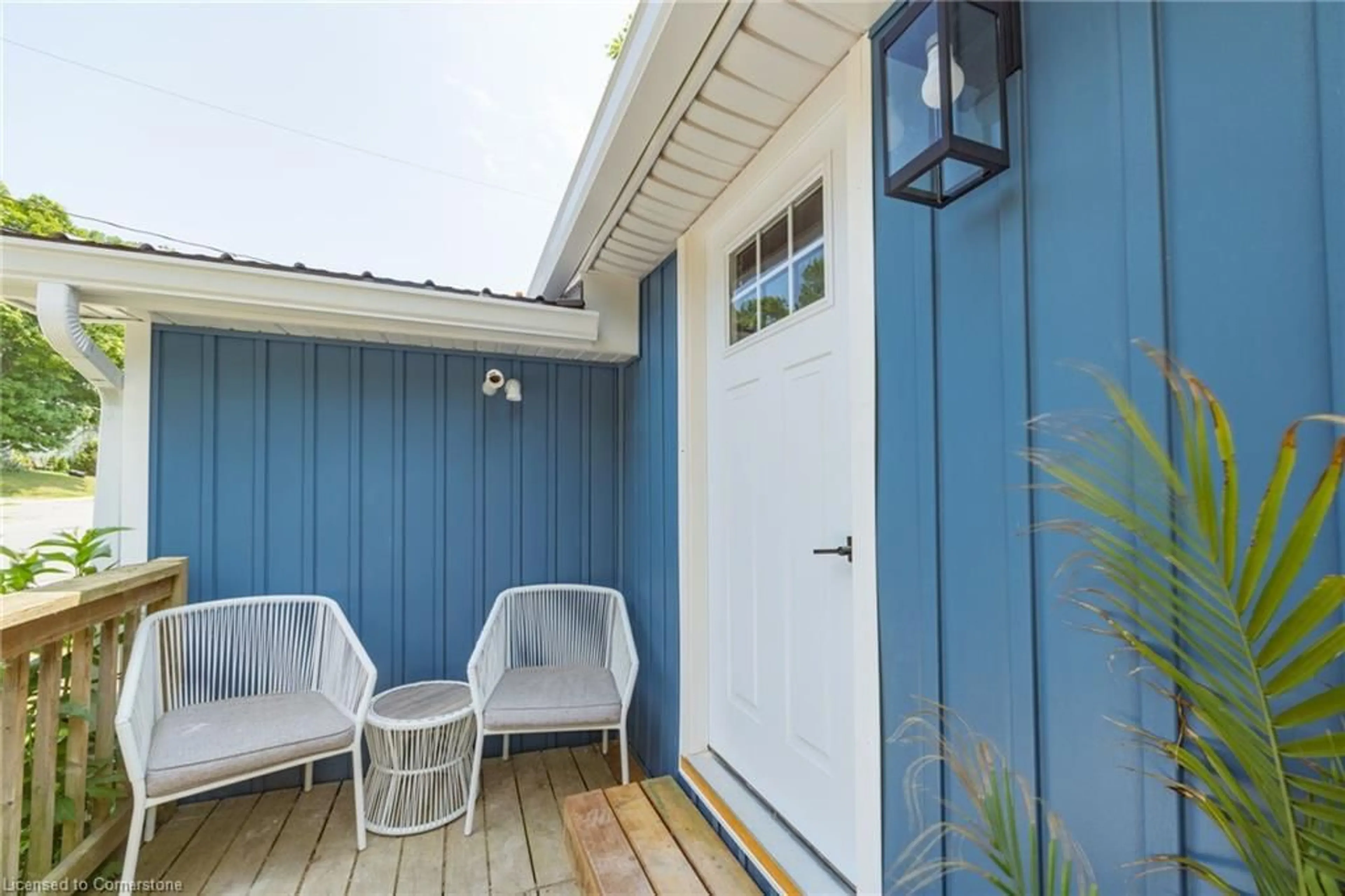 Patio, street for 277 Charlotte St, Port Stanley Ontario N5L 1A8