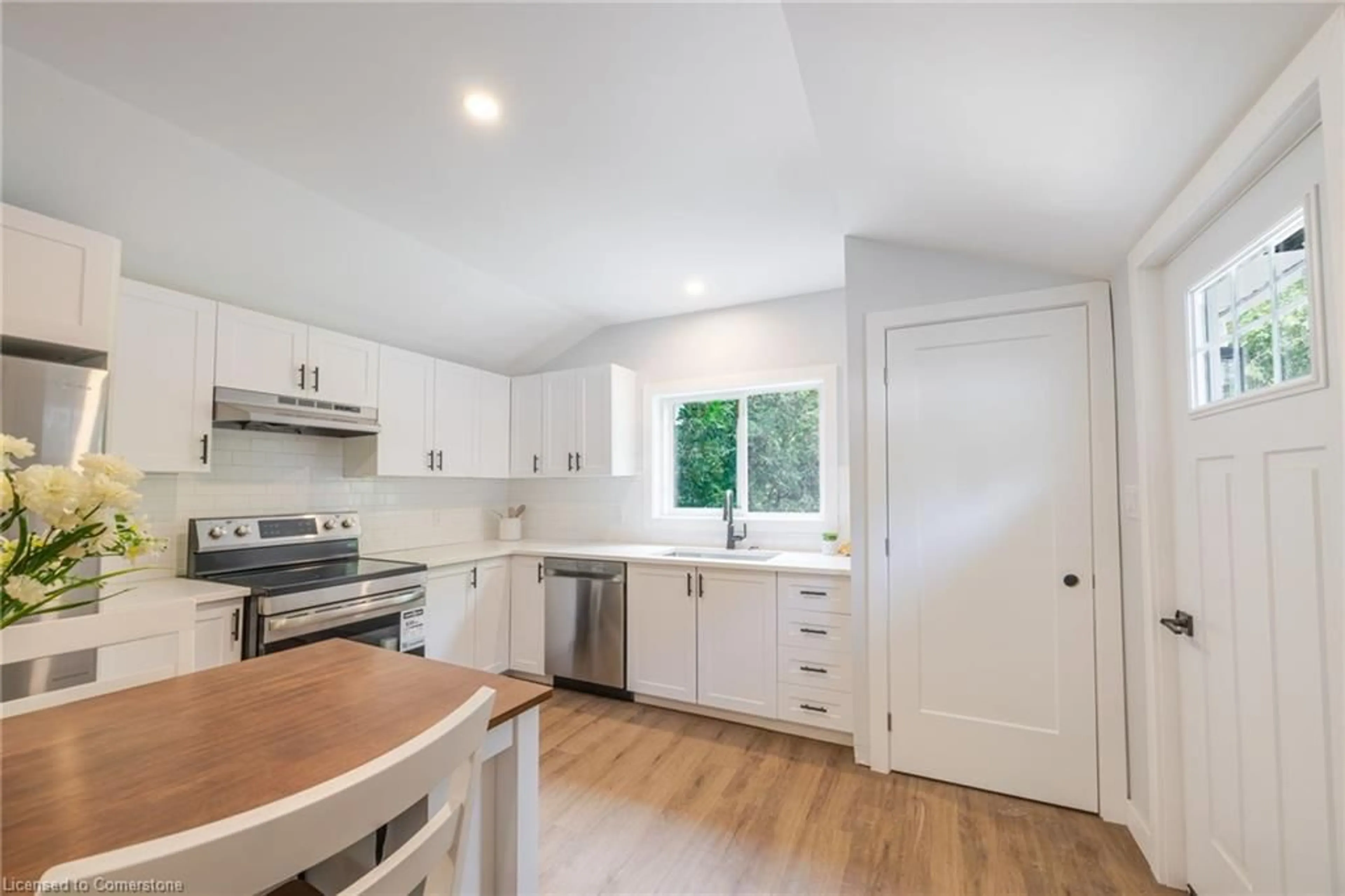 Open concept kitchen, unknown for 277 Charlotte St, Port Stanley Ontario N5L 1A8
