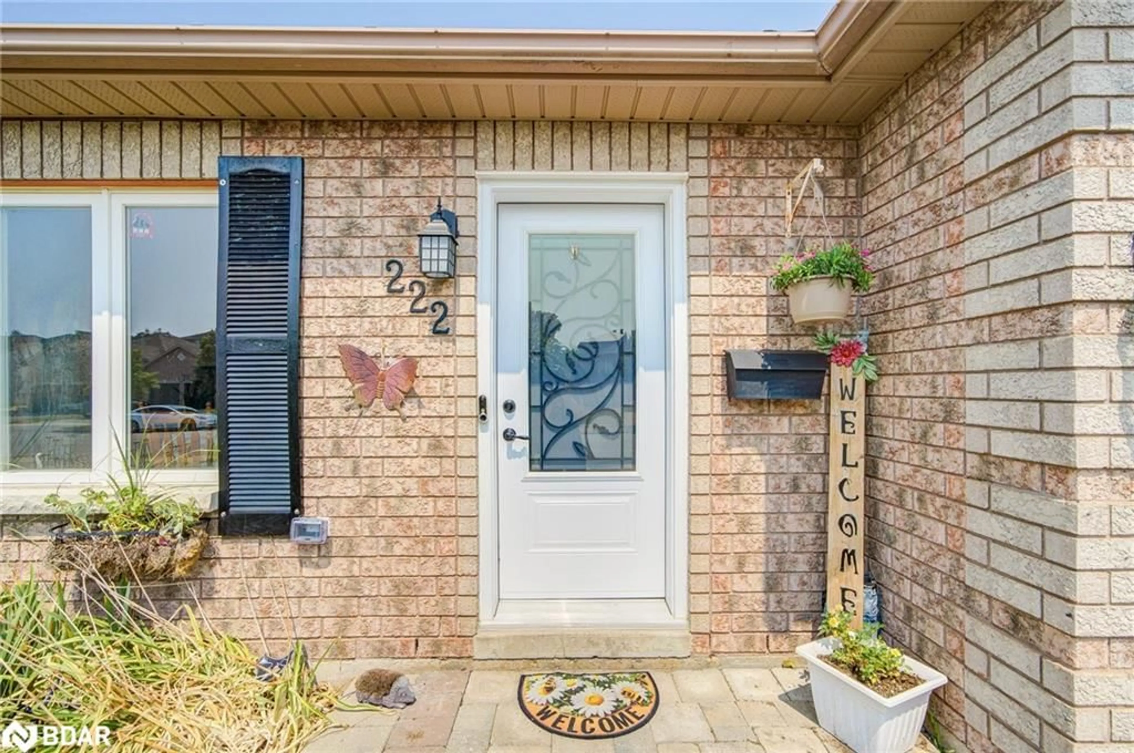 Indoor entryway for 222 Country Lane, Barrie Ontario L4N 0W1