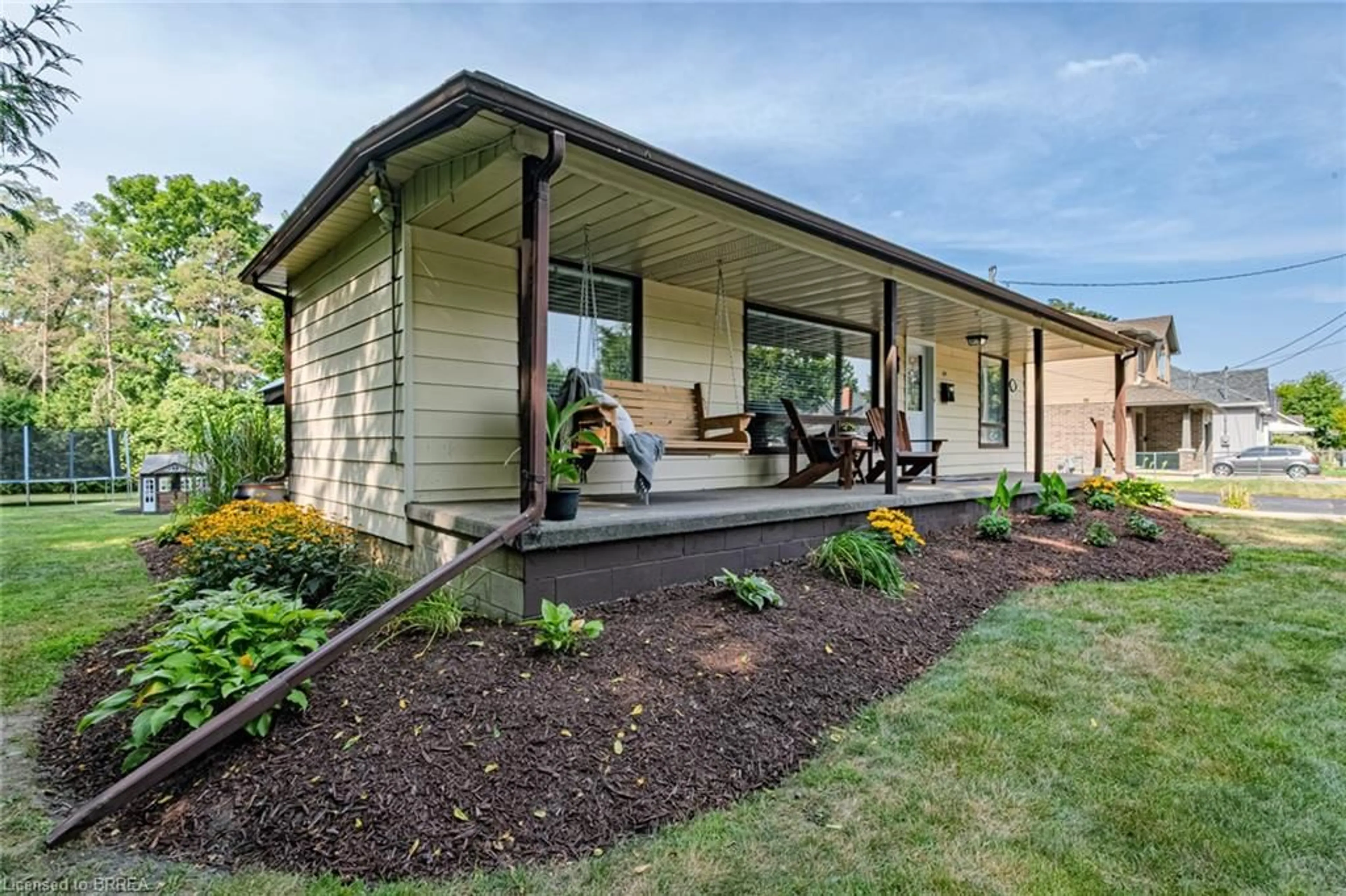 Home with vinyl exterior material, unknown for 35 Wade Ave, Brantford Ontario N3T 1W9