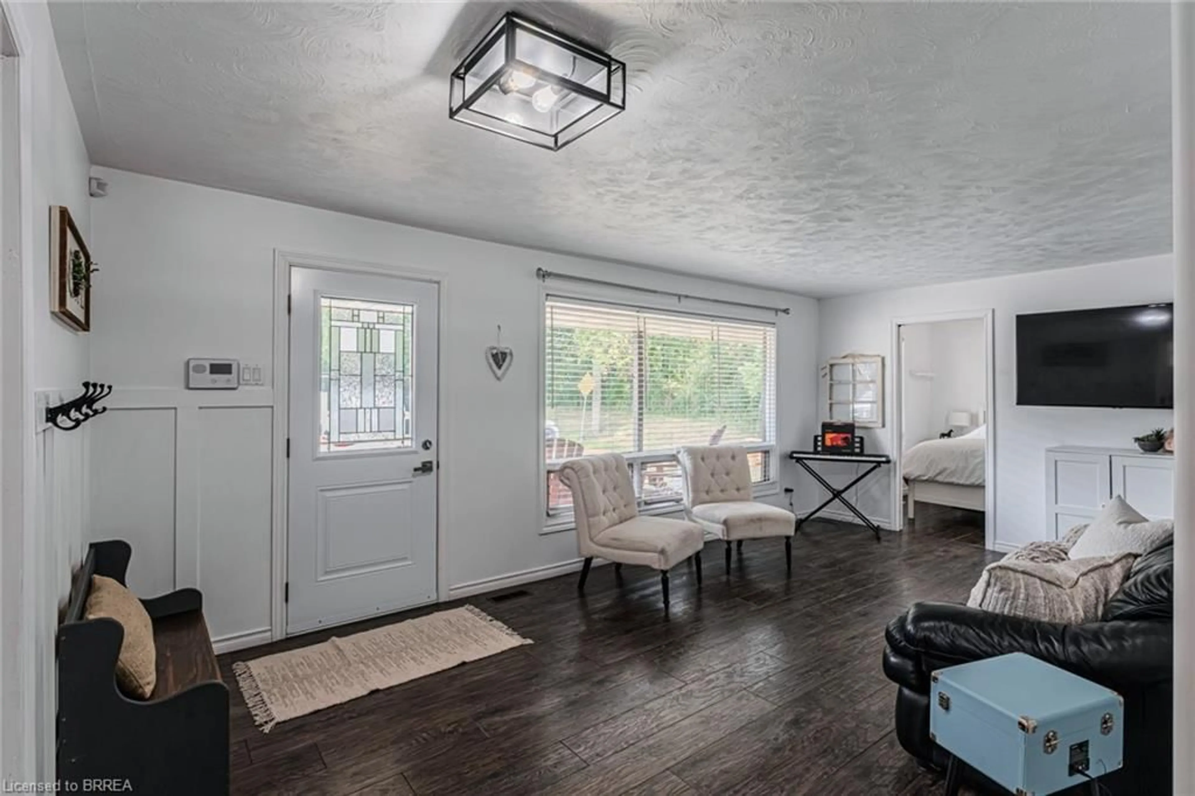 Indoor entryway for 35 Wade Ave, Brantford Ontario N3T 1W9