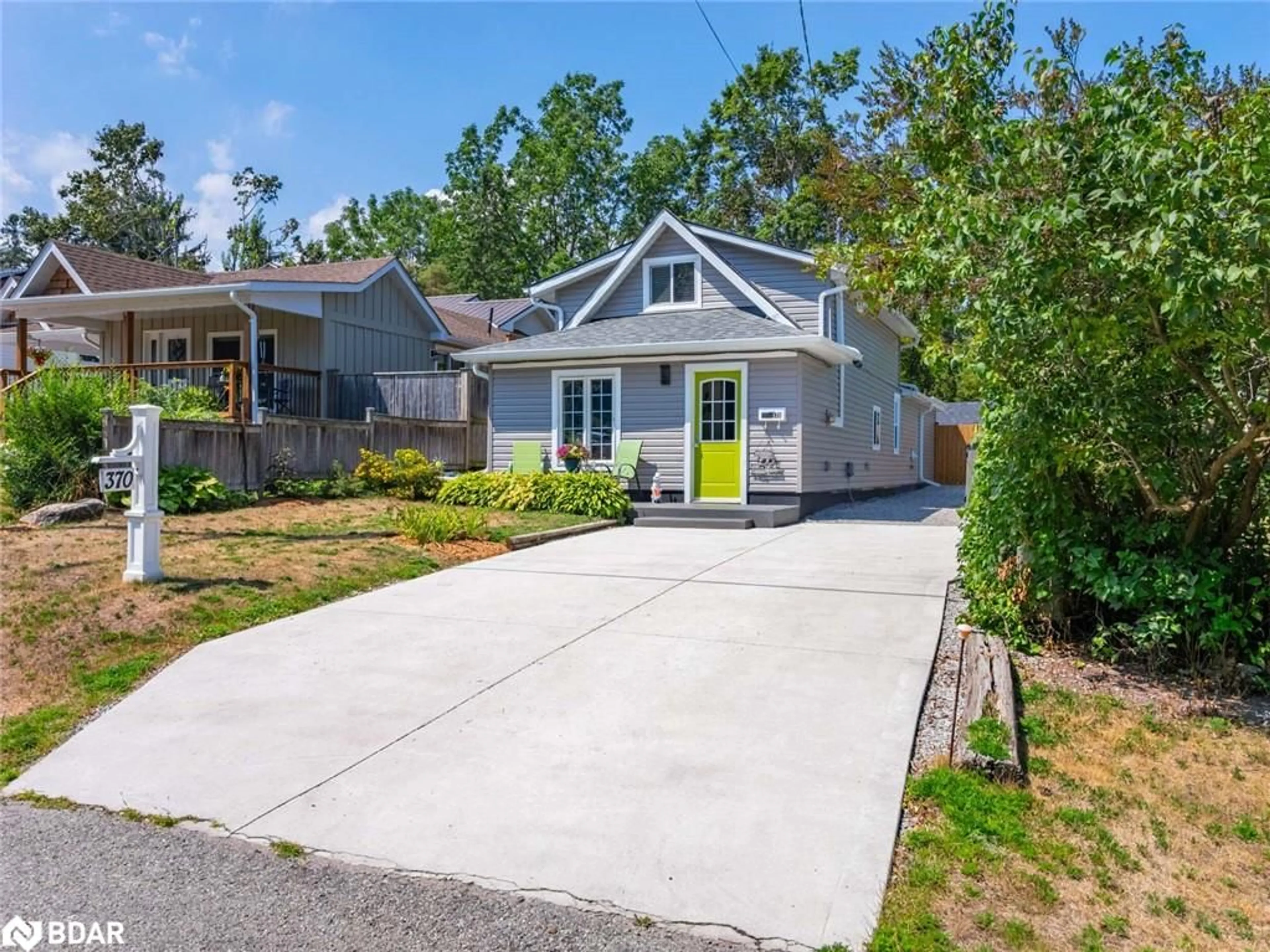 Home with vinyl exterior material, street for 370 Homewood Ave, Orillia Ontario L3V 3K8