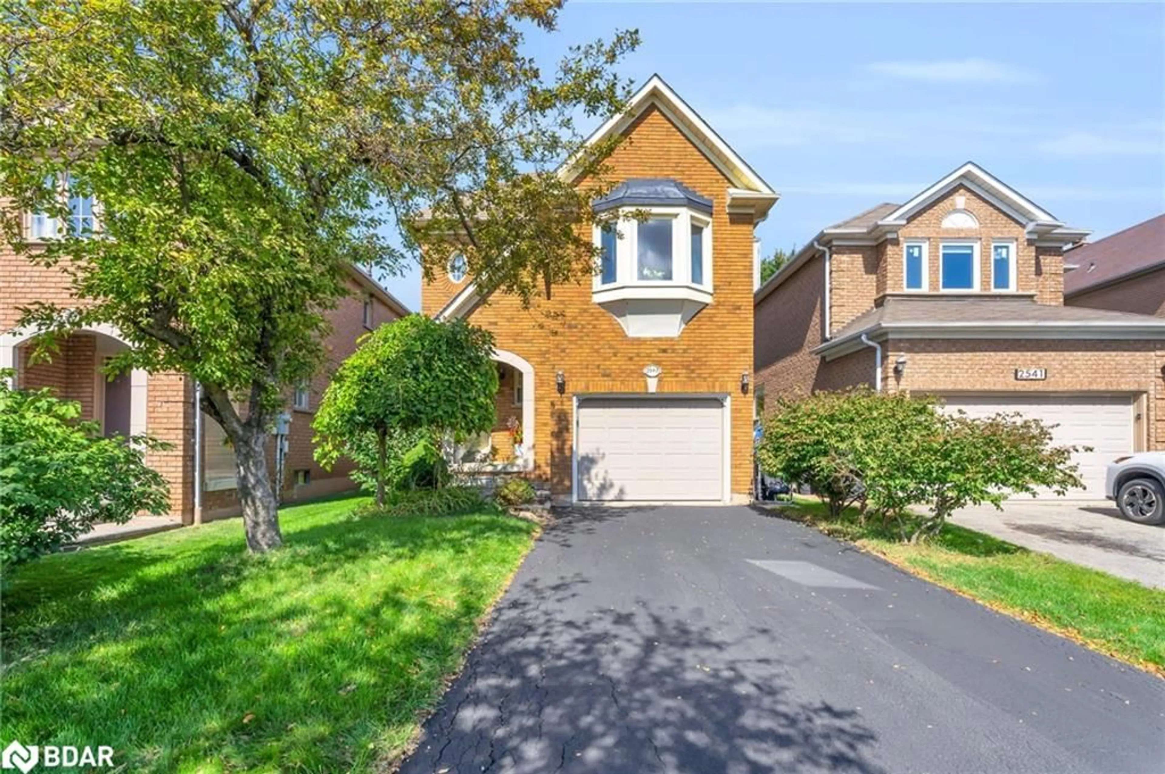 Home with brick exterior material, street for 2543 Scarth Crt, Mississauga Ontario L5M 5L2