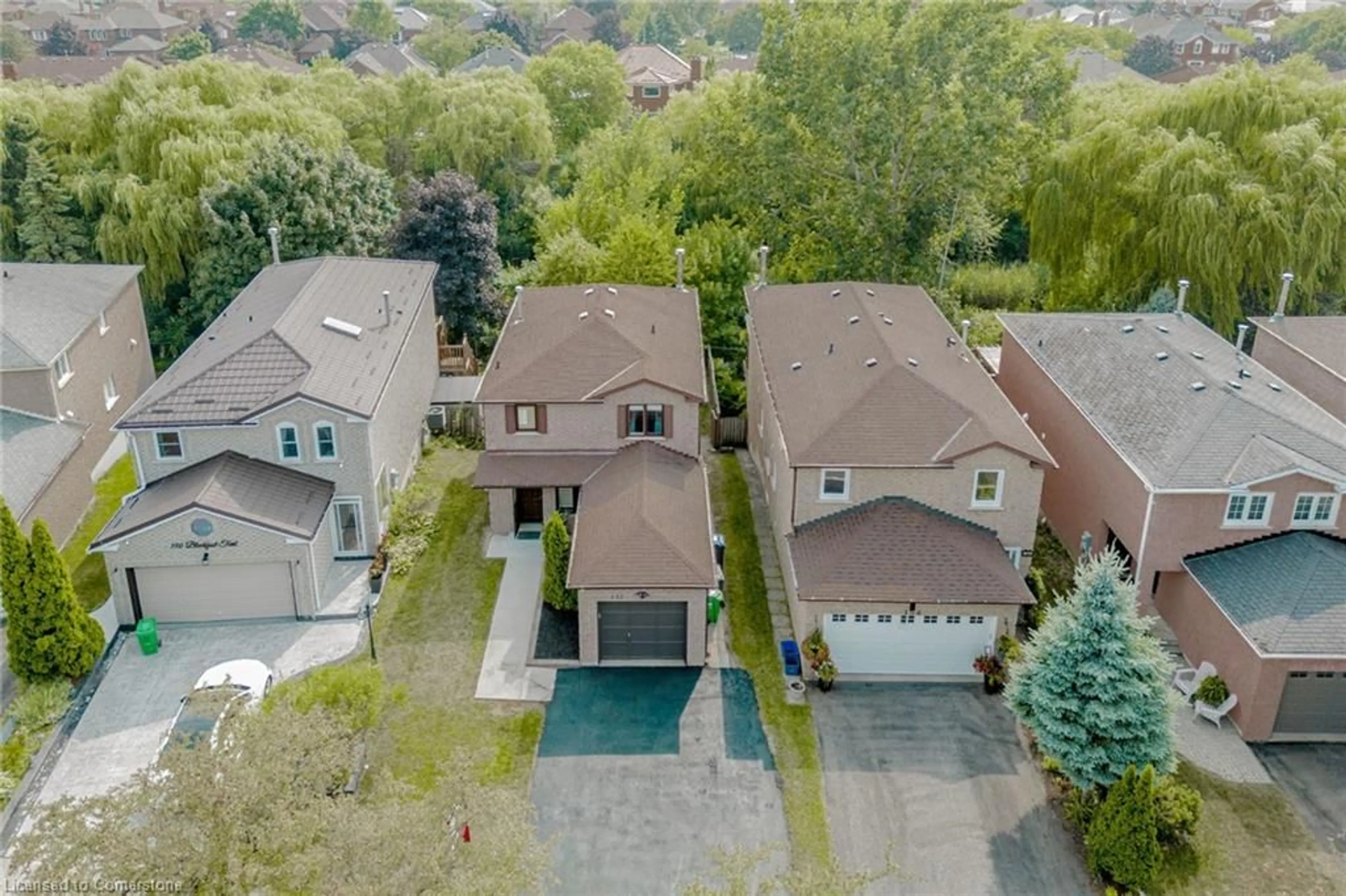 A pic from outside/outdoor area/front of a property/back of a property/a pic from drone, street for 152 Blackfoot Trail, Mississauga Ontario L5R 2G4