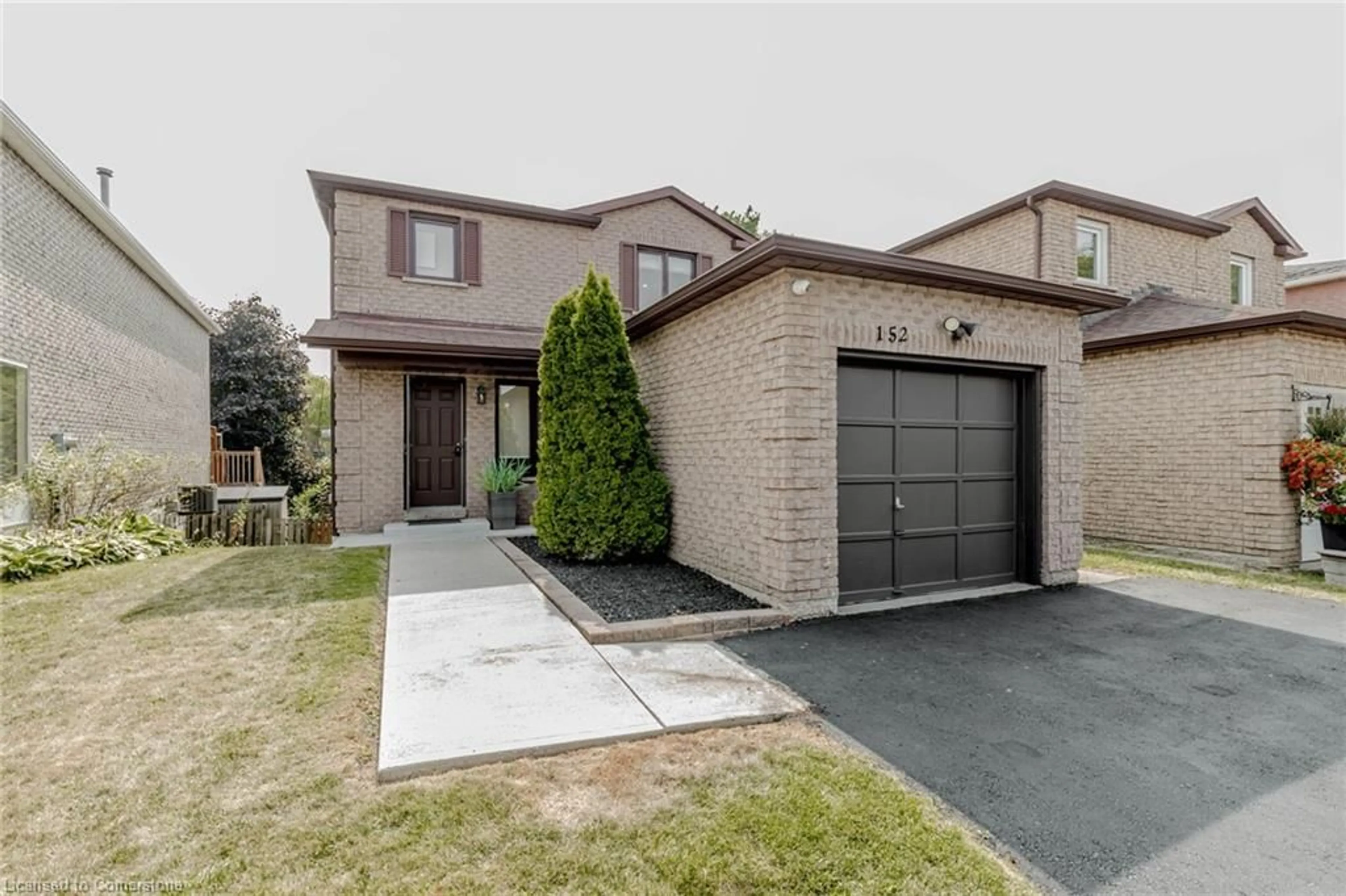 Home with brick exterior material, street for 152 Blackfoot Trail, Mississauga Ontario L5R 2G4