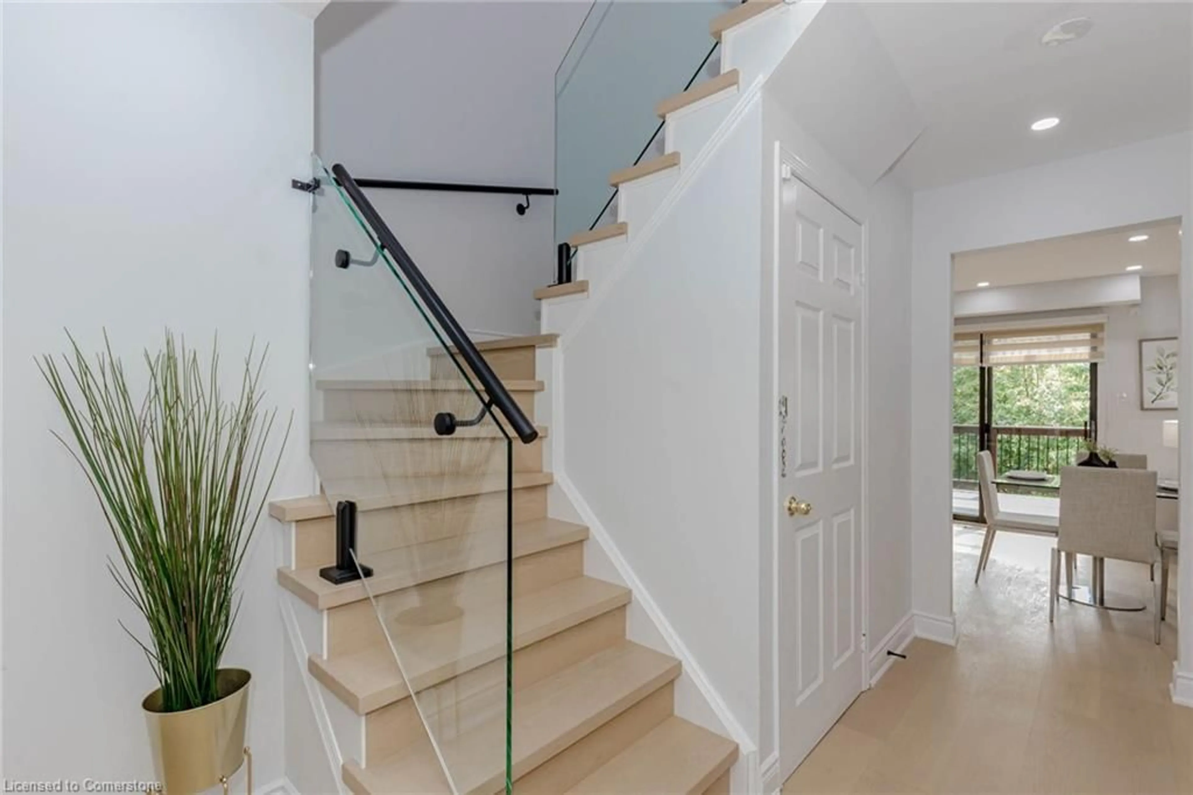 Stairs for 152 Blackfoot Trail, Mississauga Ontario L5R 2G4