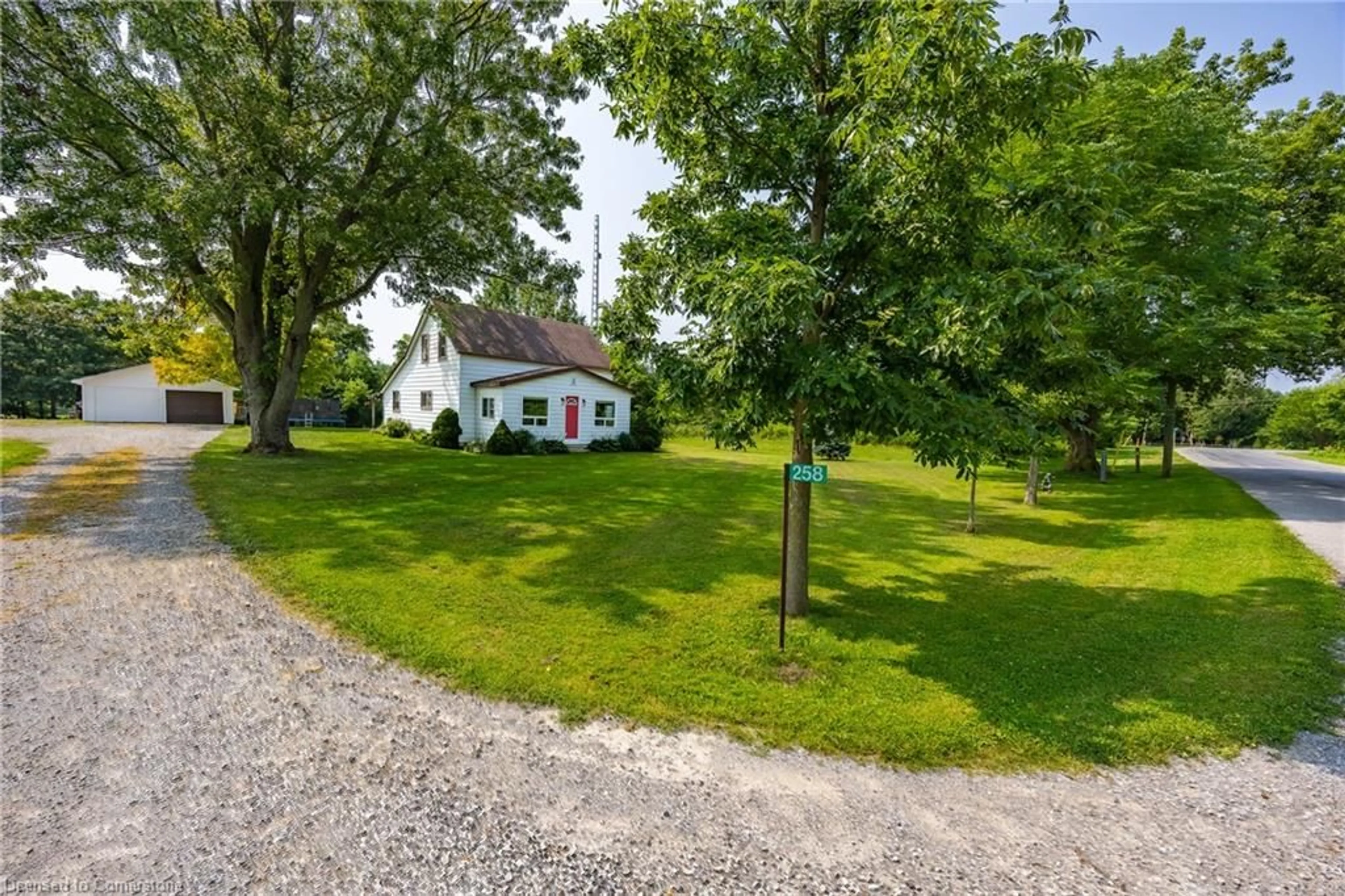 A pic from outside/outdoor area/front of a property/back of a property/a pic from drone, street for 258 Lynn Valley Rd, Simcoe Ontario N3Y 4K2
