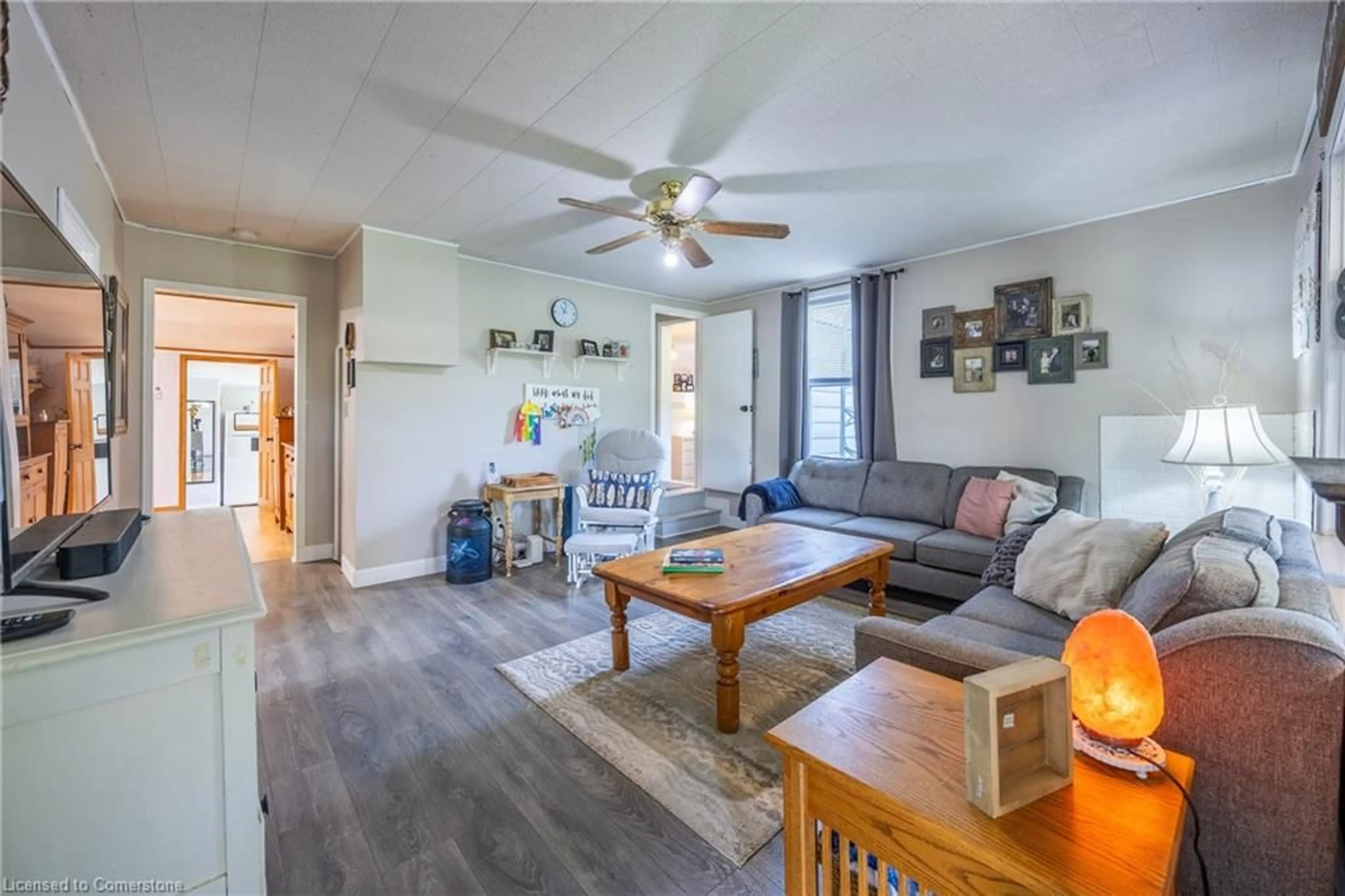 Living room with furniture, wood/laminate floor for 258 Lynn Valley Rd, Simcoe Ontario N3Y 4K2