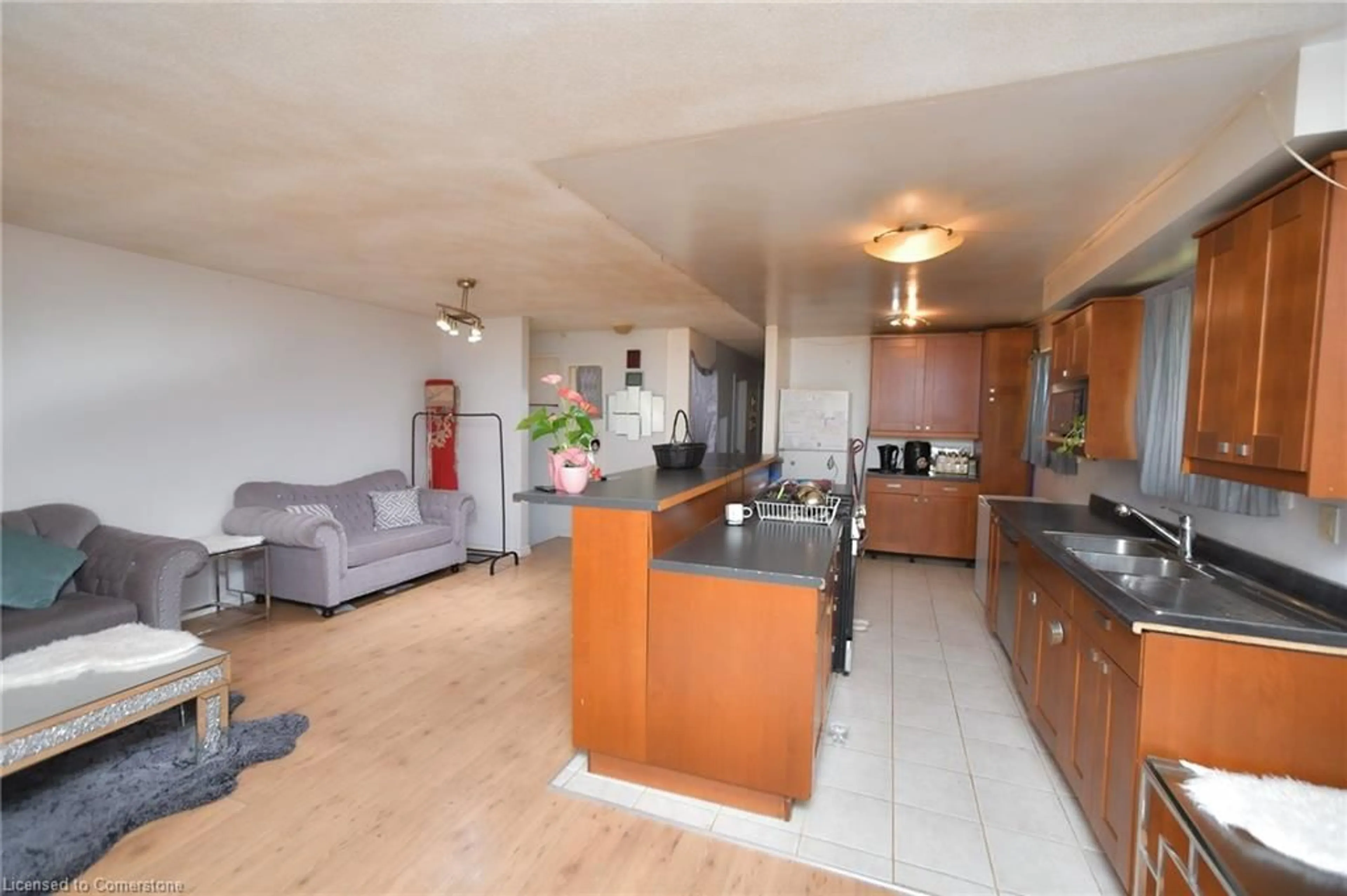 Open concept kitchen, unknown for 78 Horning Dr, Hamilton Ontario L9C 6L1