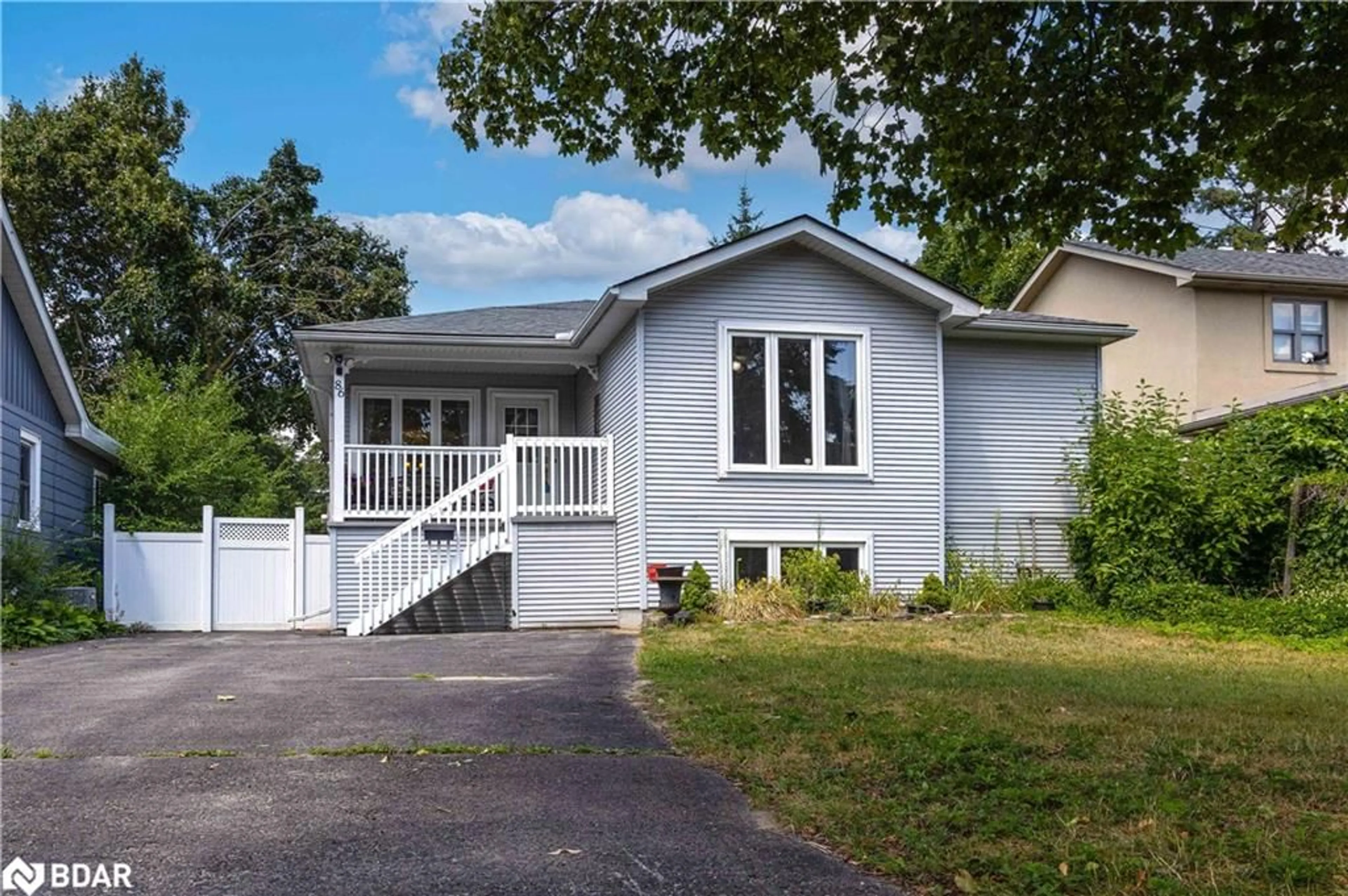 Home with vinyl exterior material, street for 86 Donald St, Barrie Ontario L4N 1E3