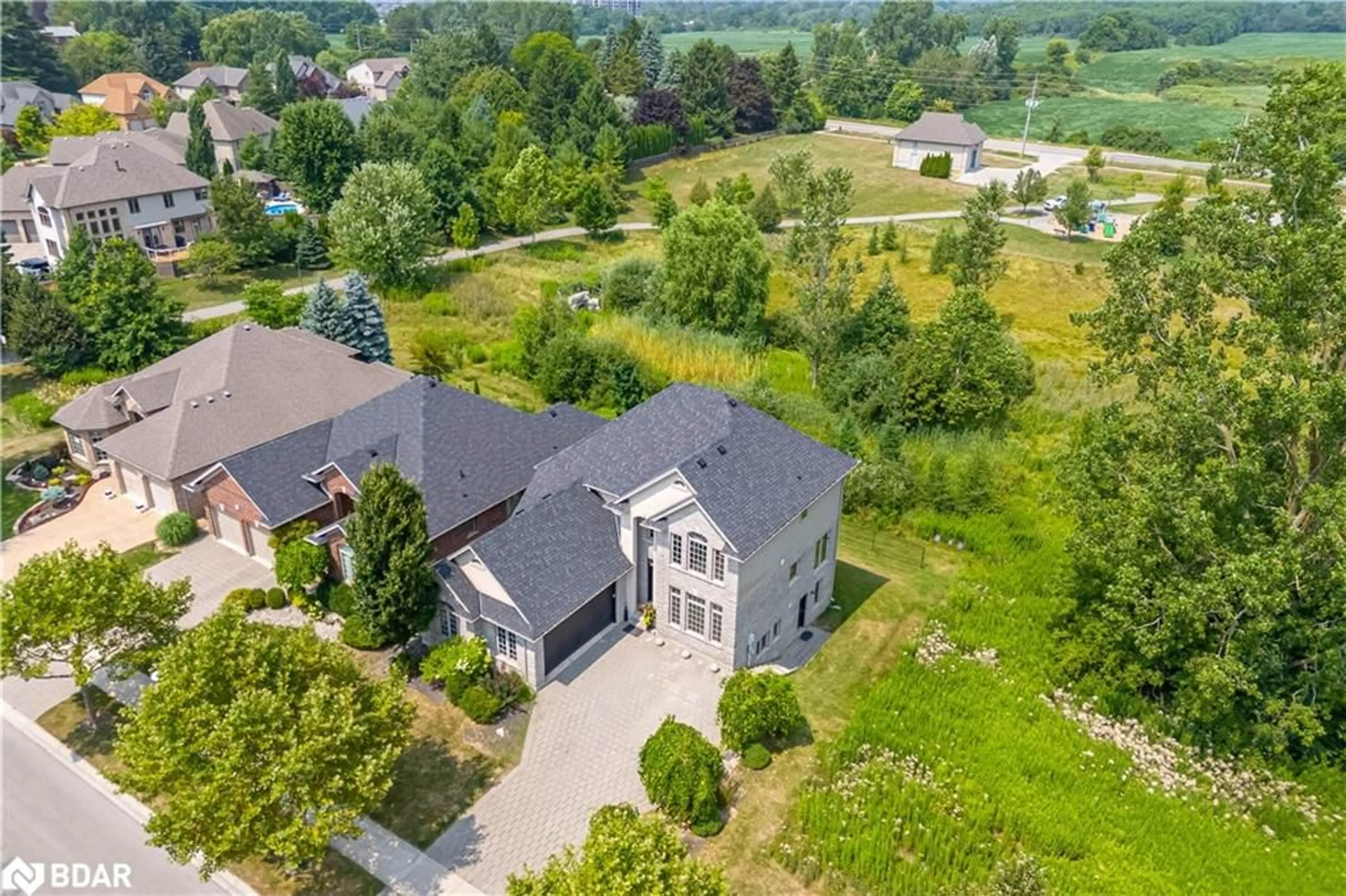 A pic from outside/outdoor area/front of a property/back of a property/a pic from drone, unknown for 224 Skyline Ave, London Ontario N5X 0A3
